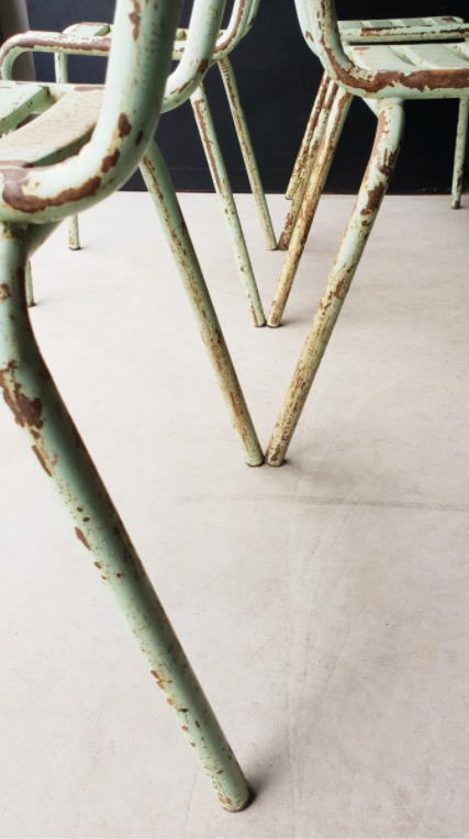 Set of 4 metal chairs