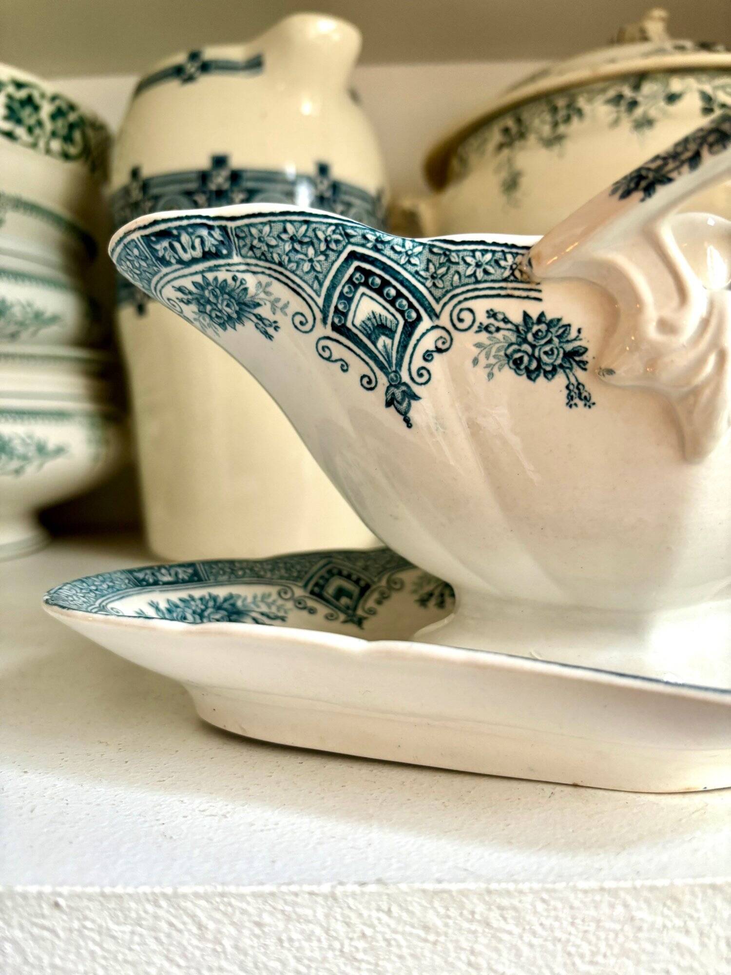 Blue and white iron earth gravy boat
