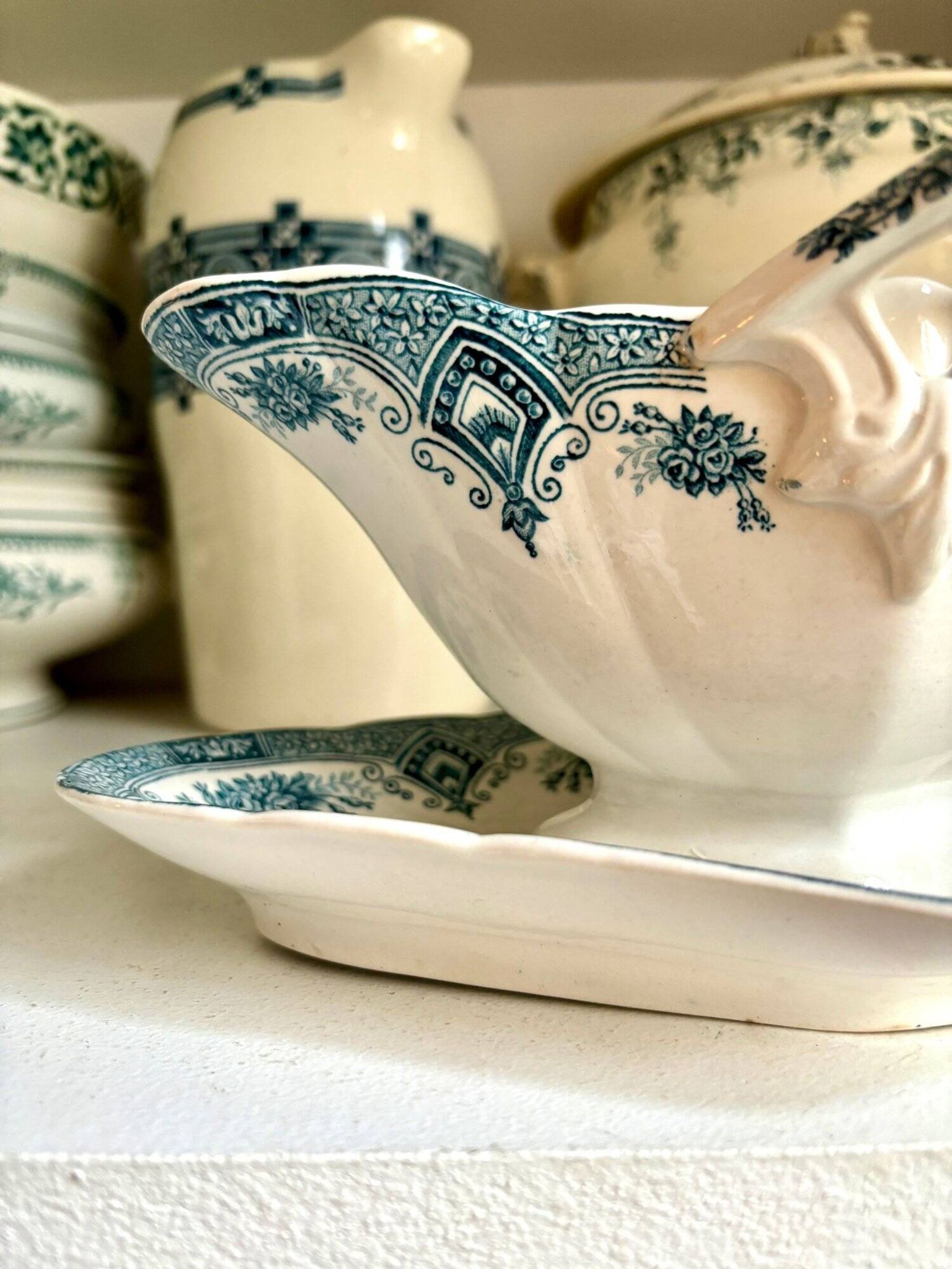 Saucière en terre de fer bleue et blanche