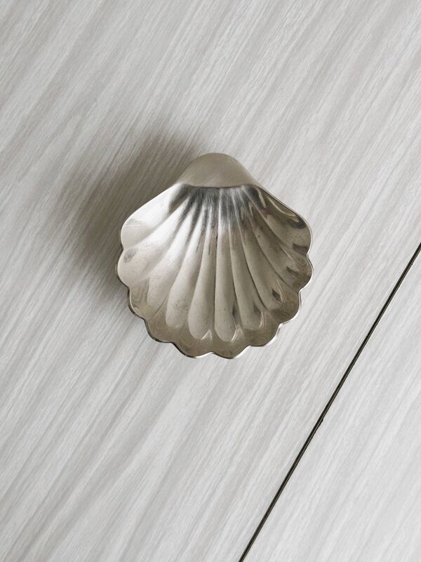 Vide-poche coquille en métal argenté