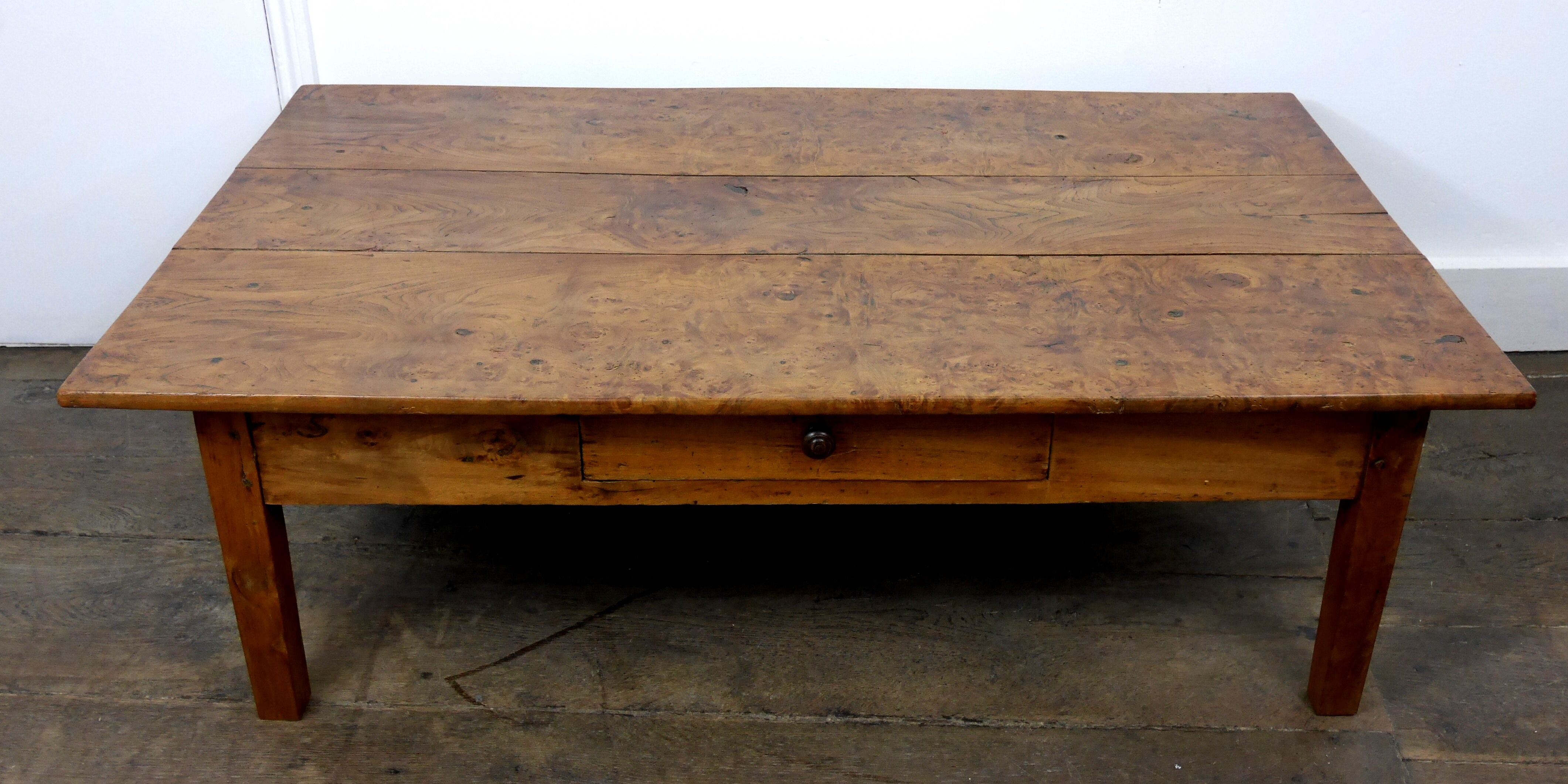 Table basse bois loupe d'orme