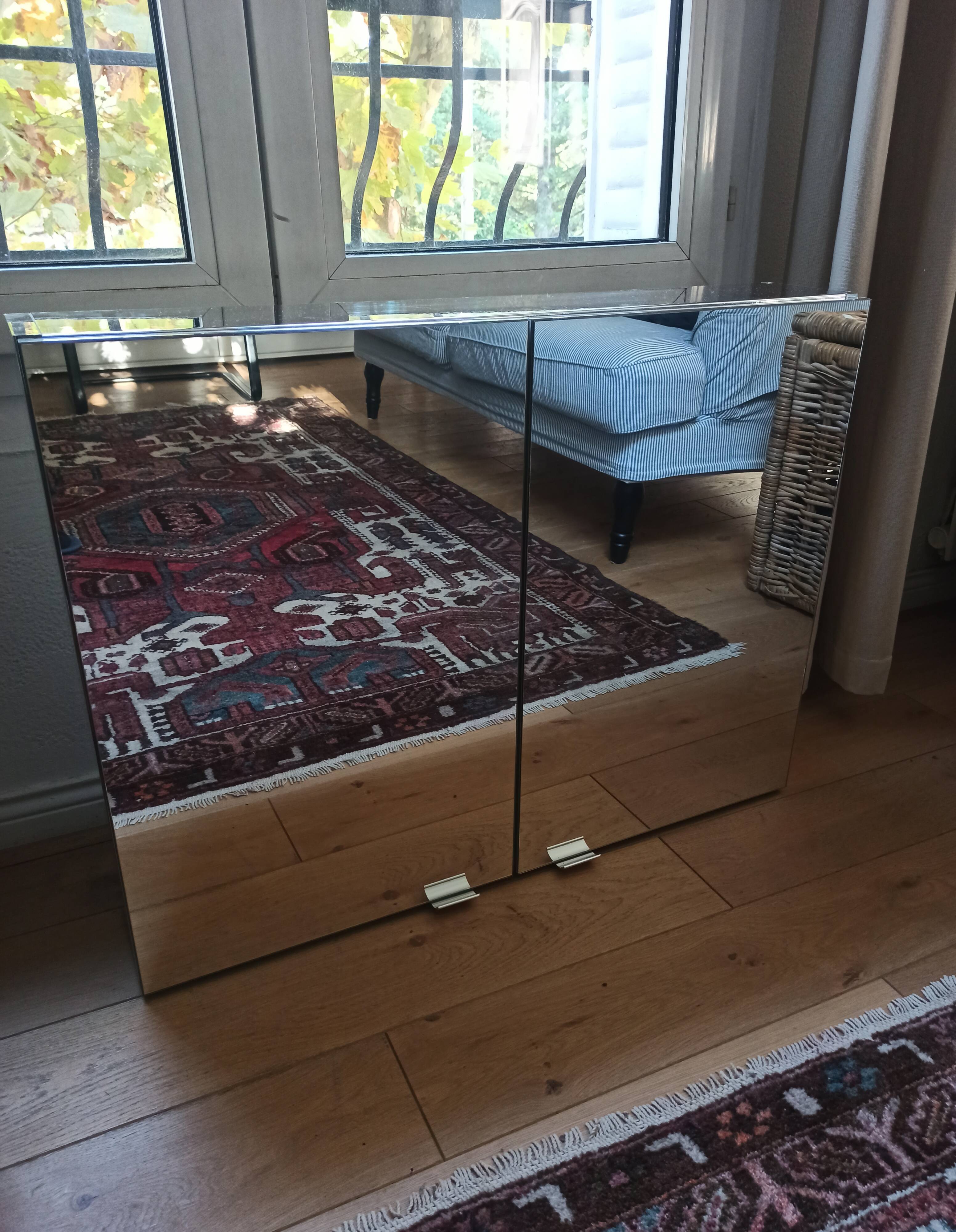 Bathroom mirror cabinet