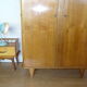Armoire parisienne en chêne clair 1950 pied compas