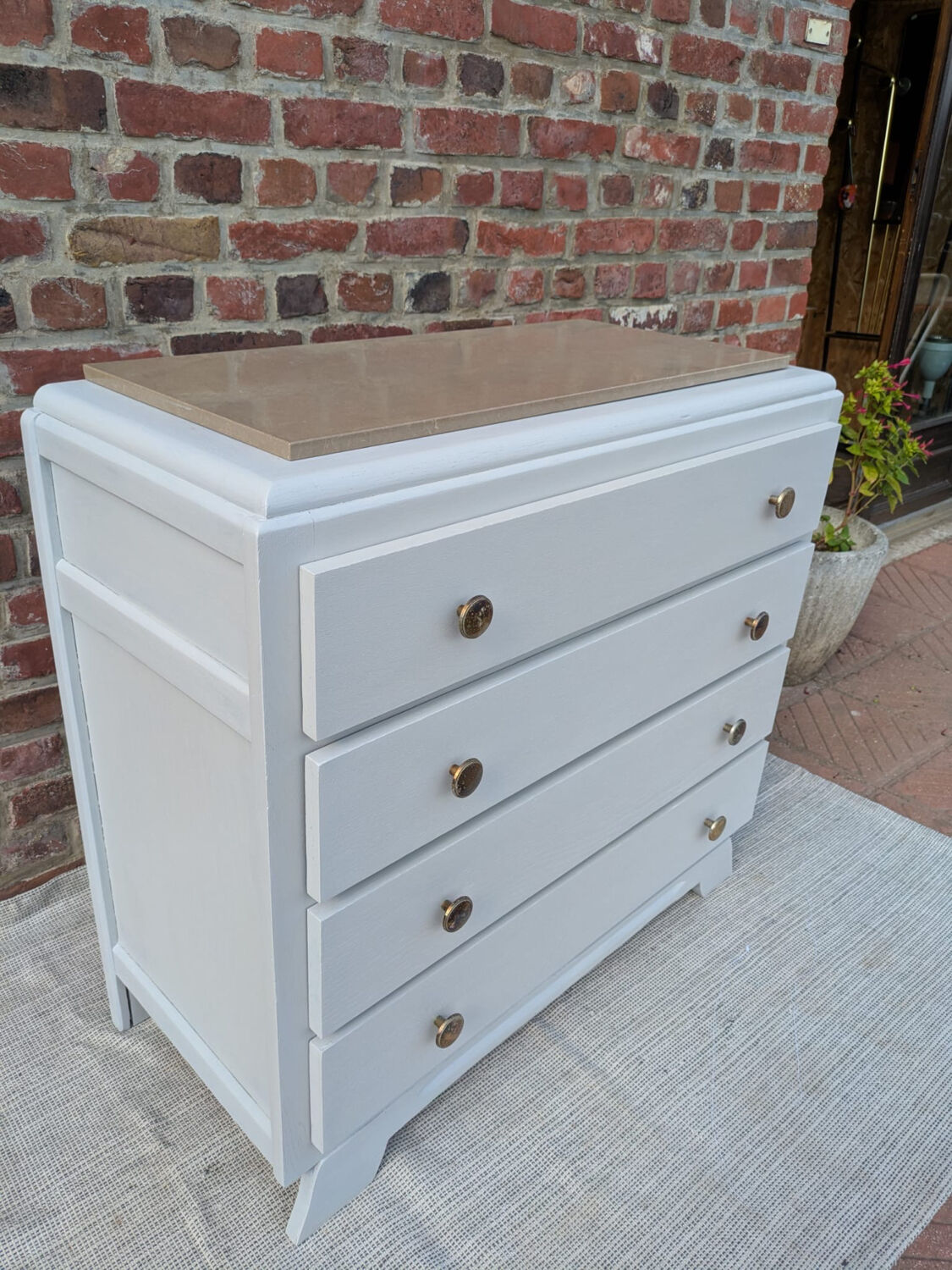 Chest of drawers