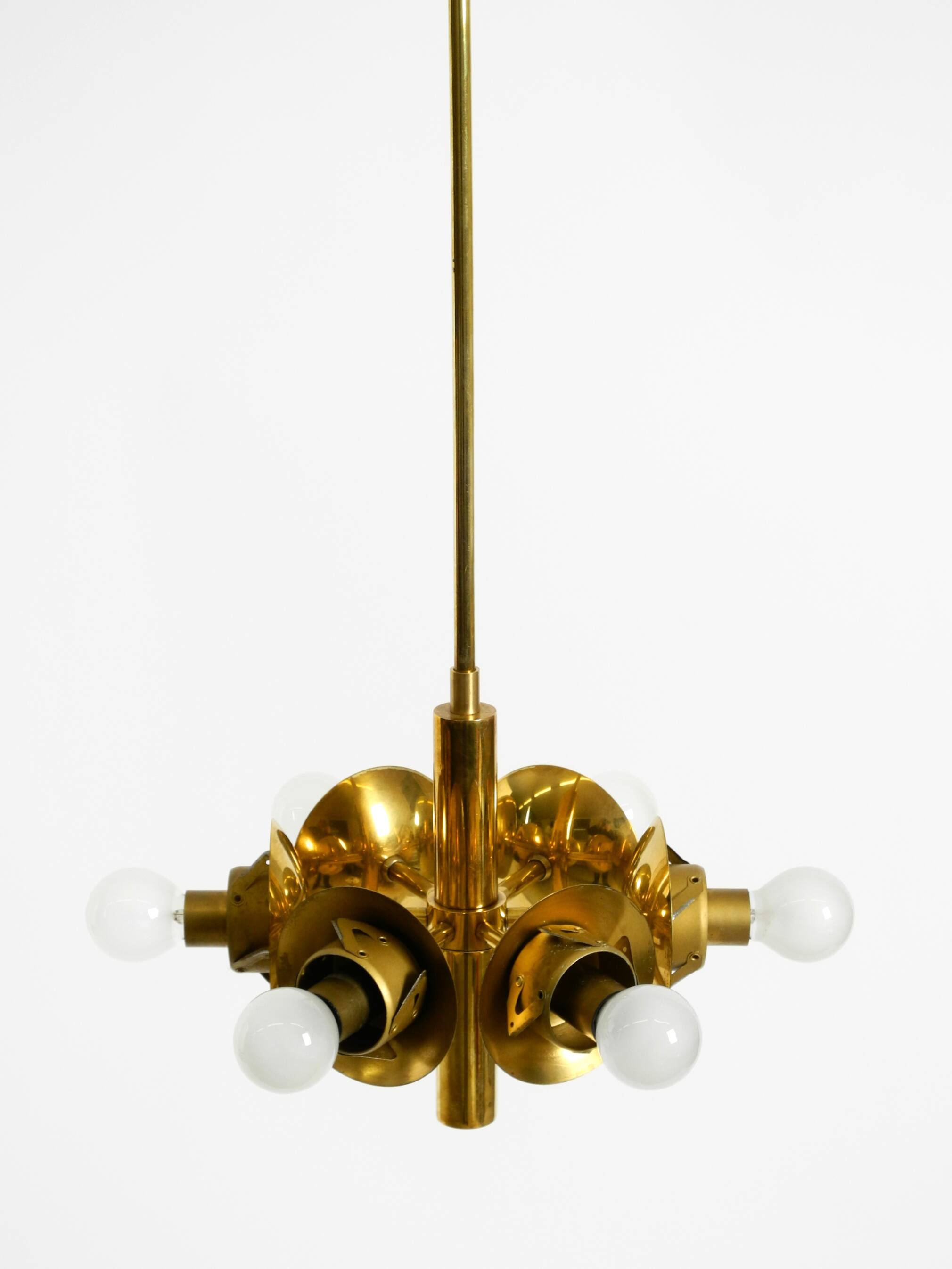 Suspension en laiton Kaiser Leuchten des années 1960 avec 6 abat-jours en verre opale.