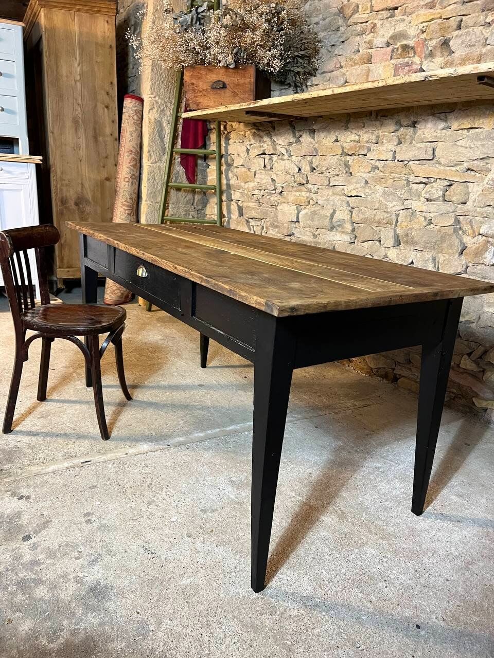 Farmhouse table - black legs