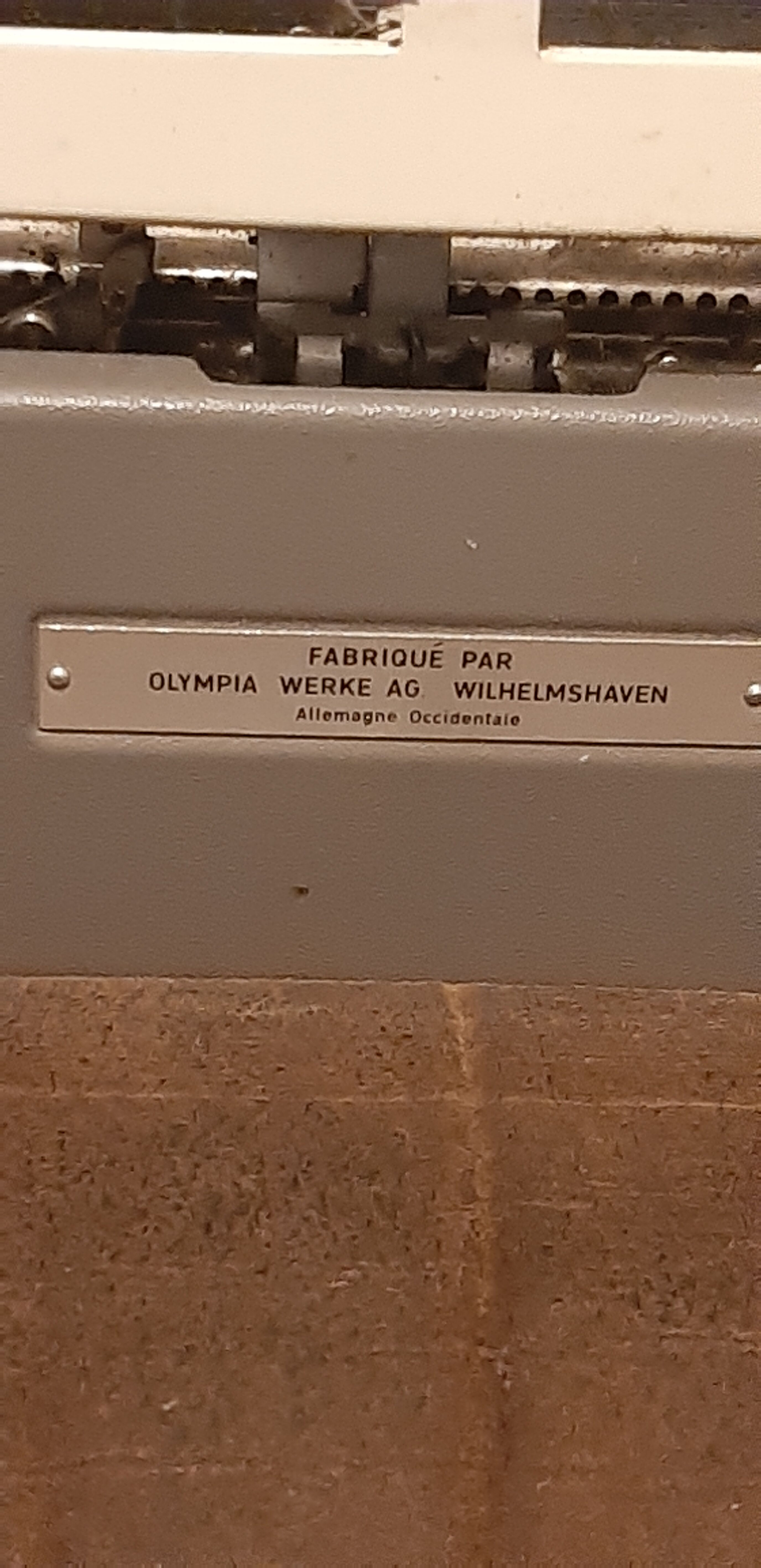 Machine à écrire Olympia
