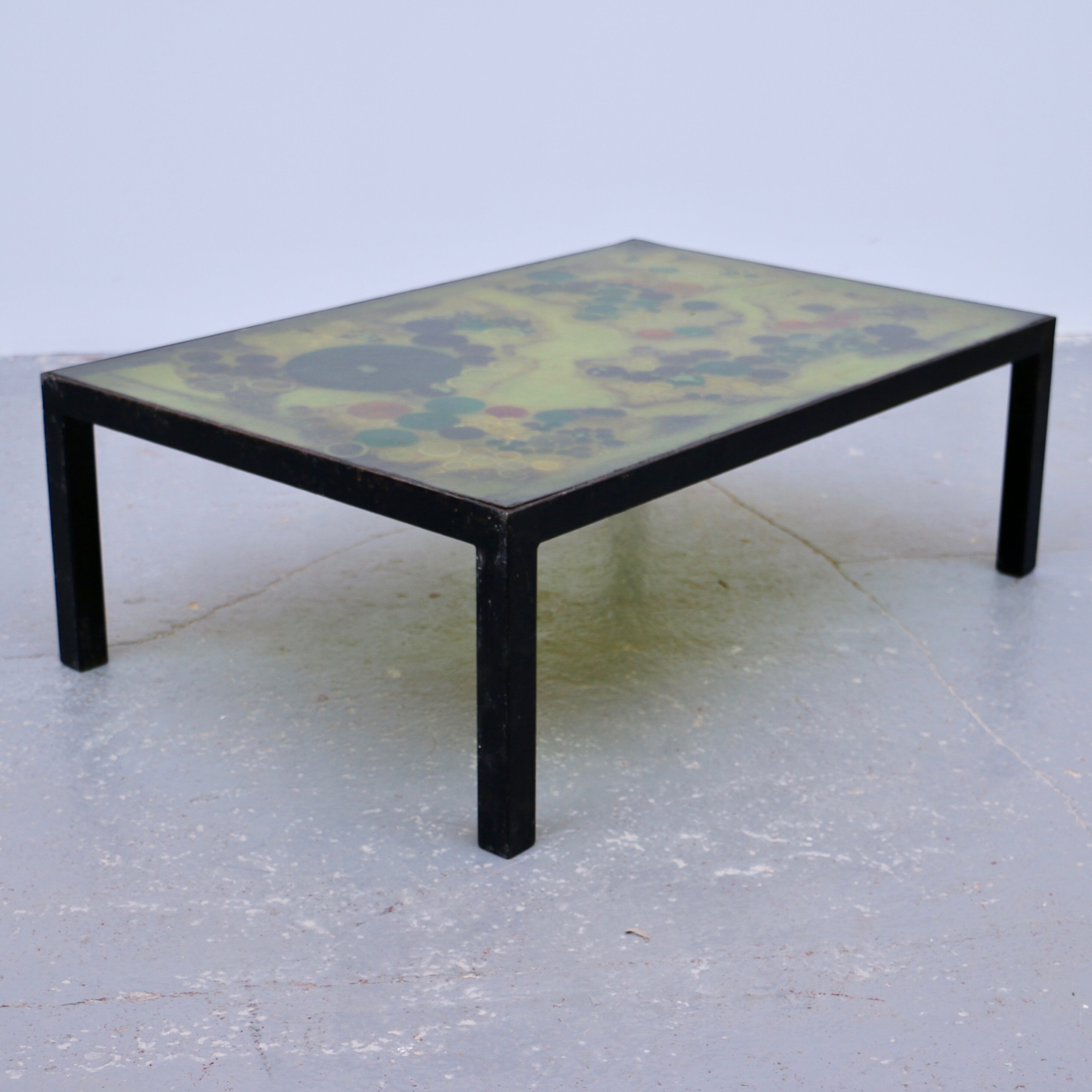 Resin bass table