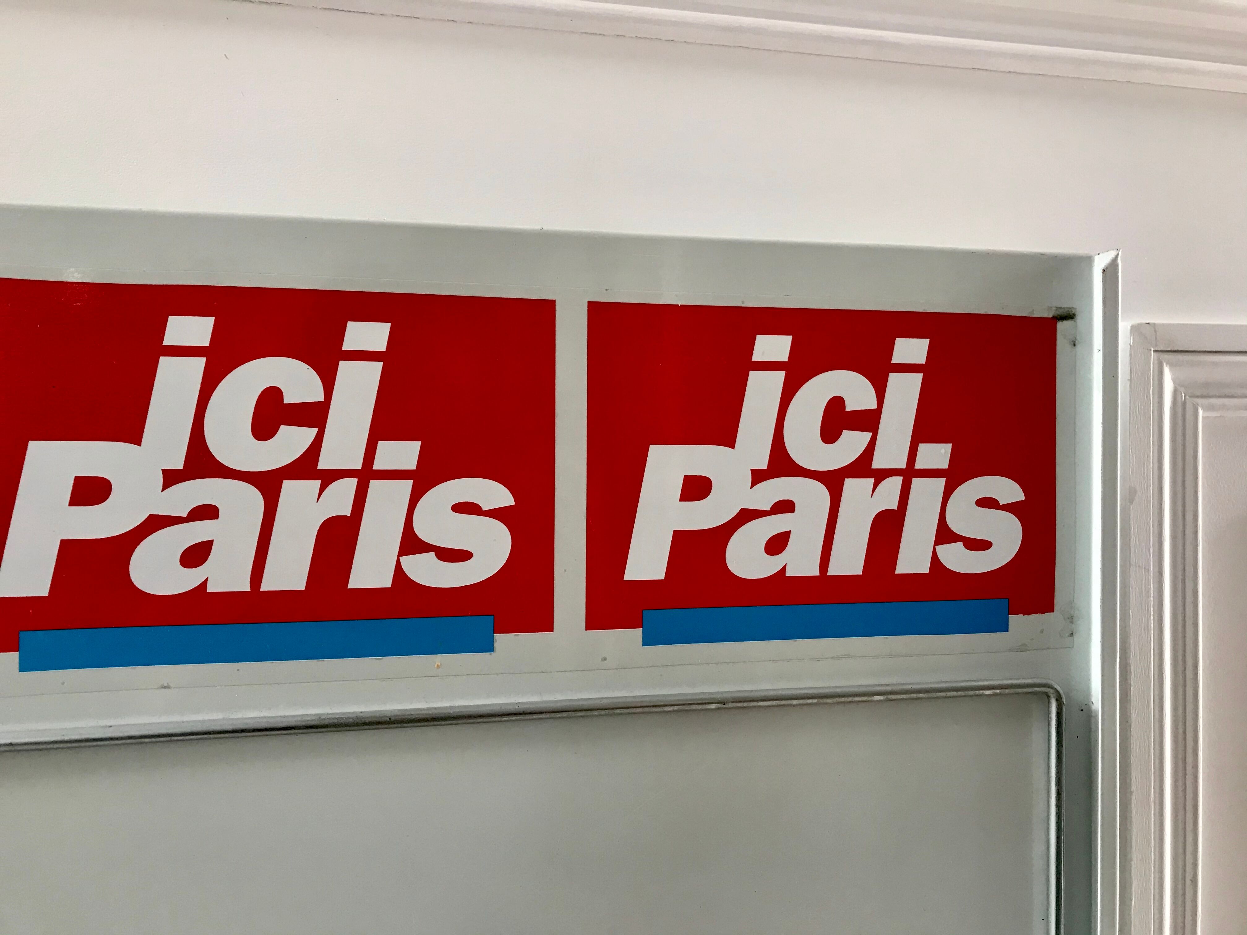 Poster holder, day holder "ICI PARIS" professional 60s vintage