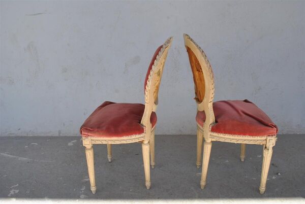 Paire de chaises laquées crème style Louis XVI vers 1900