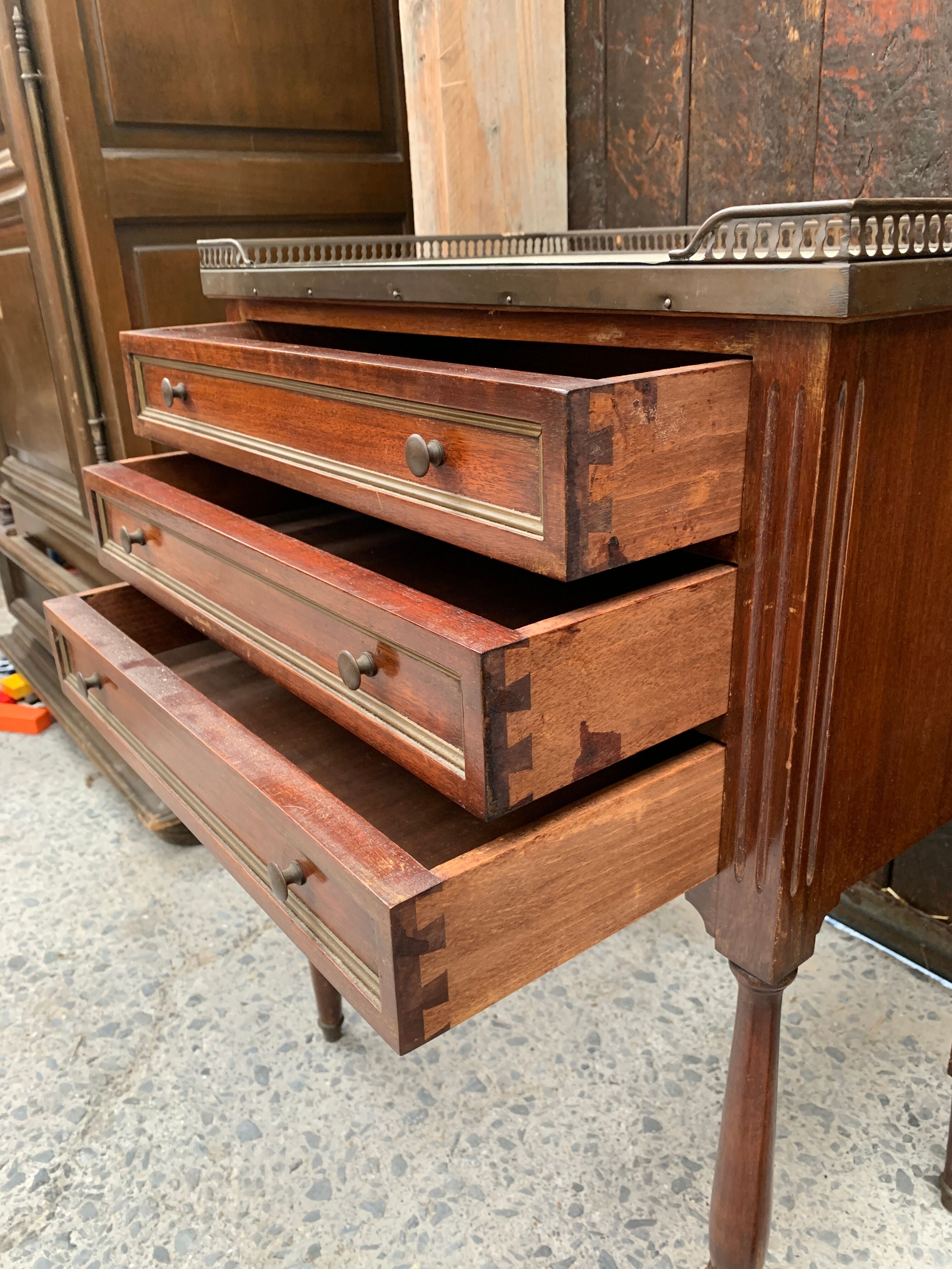 Dresser 3 drawers with marble