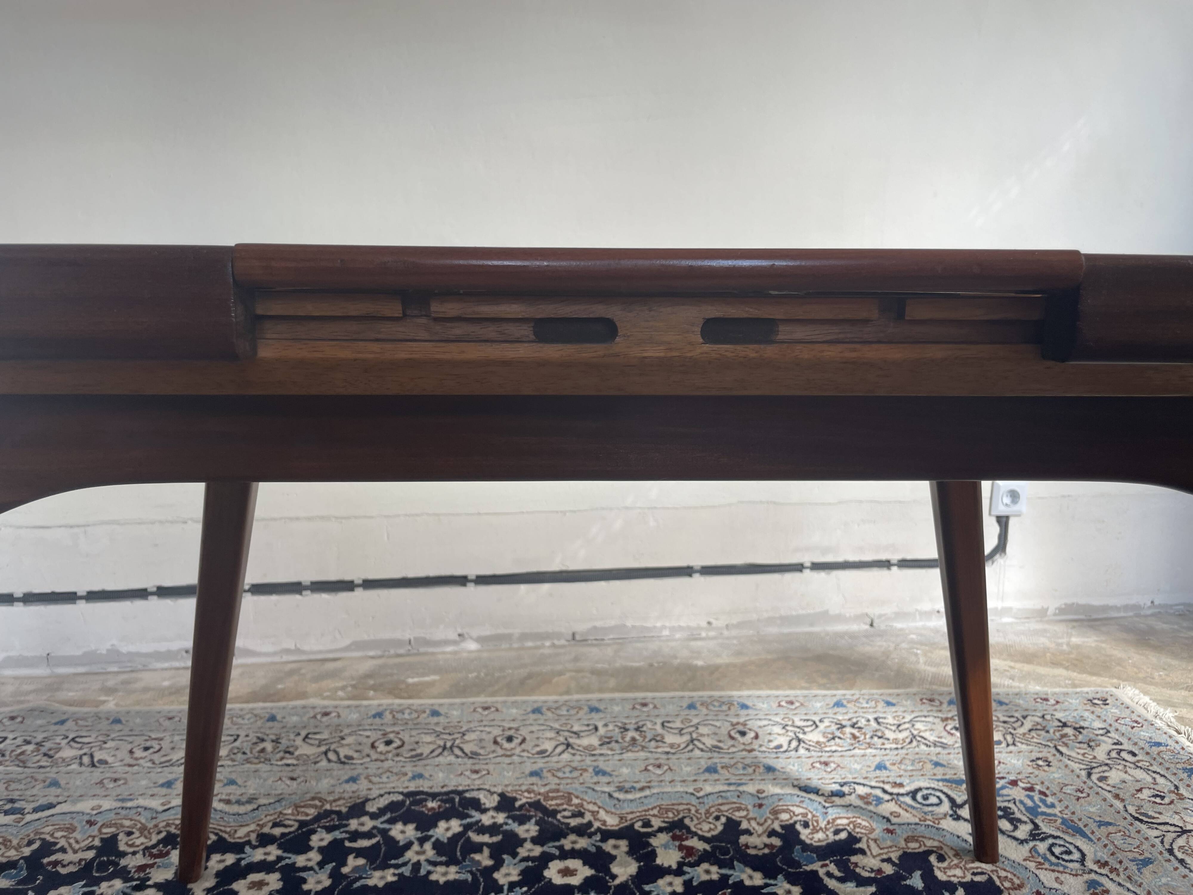 Milaan extendable dining table by Louis van Teeffelen for Wébé