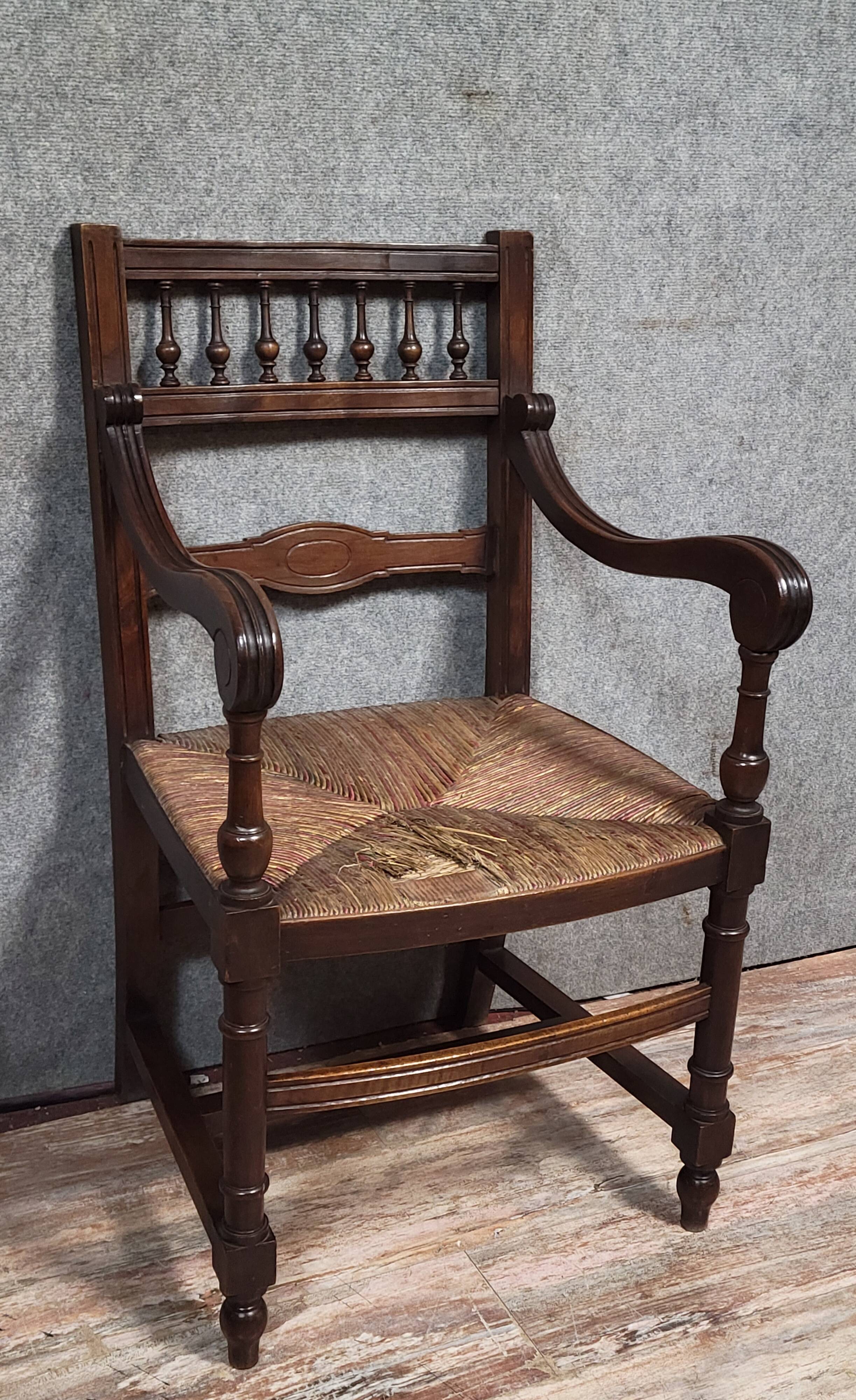 Renaissance-style armchair in solid wood, featuring a columned back