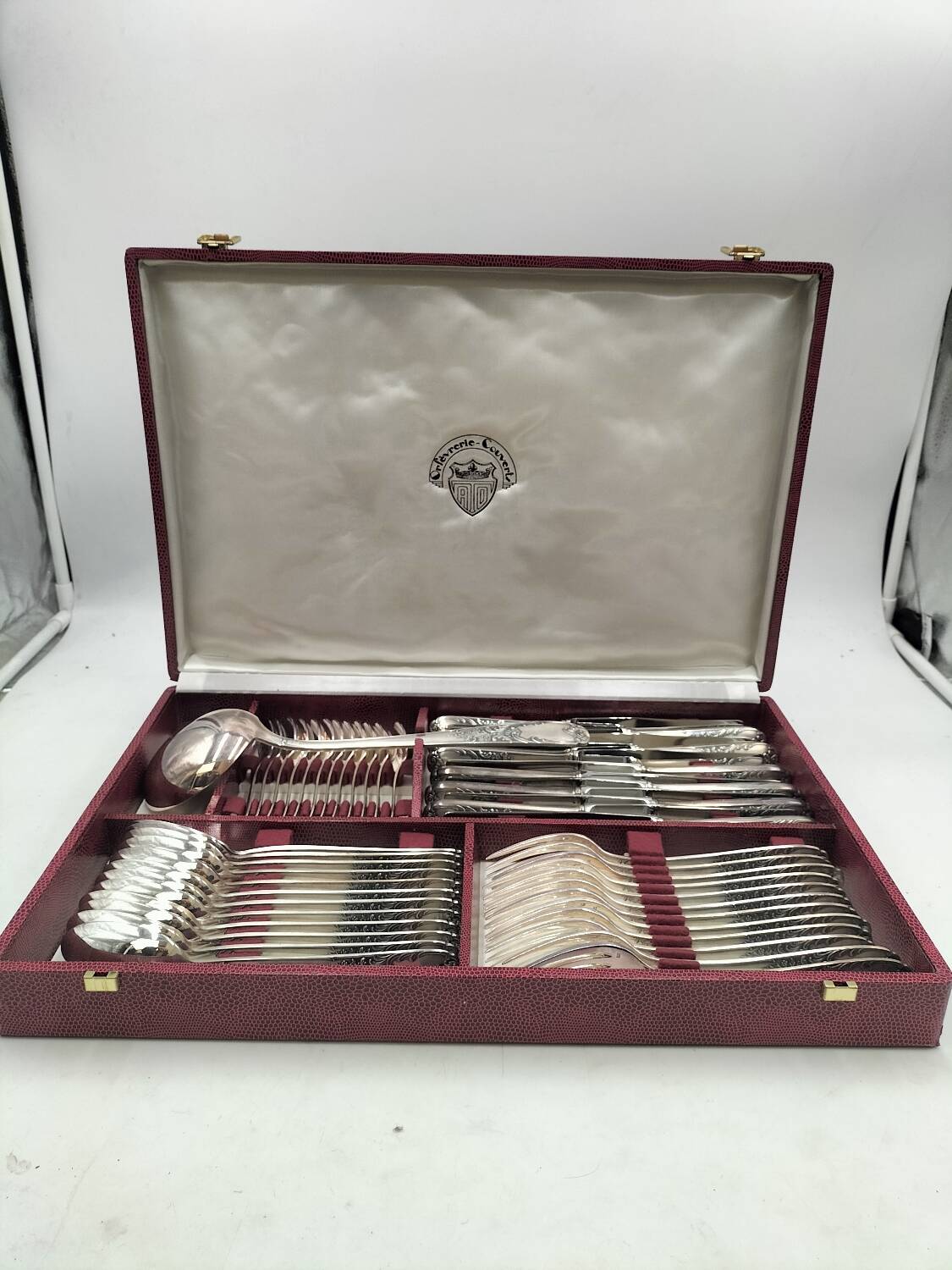 Silver-plated metal cutlery set