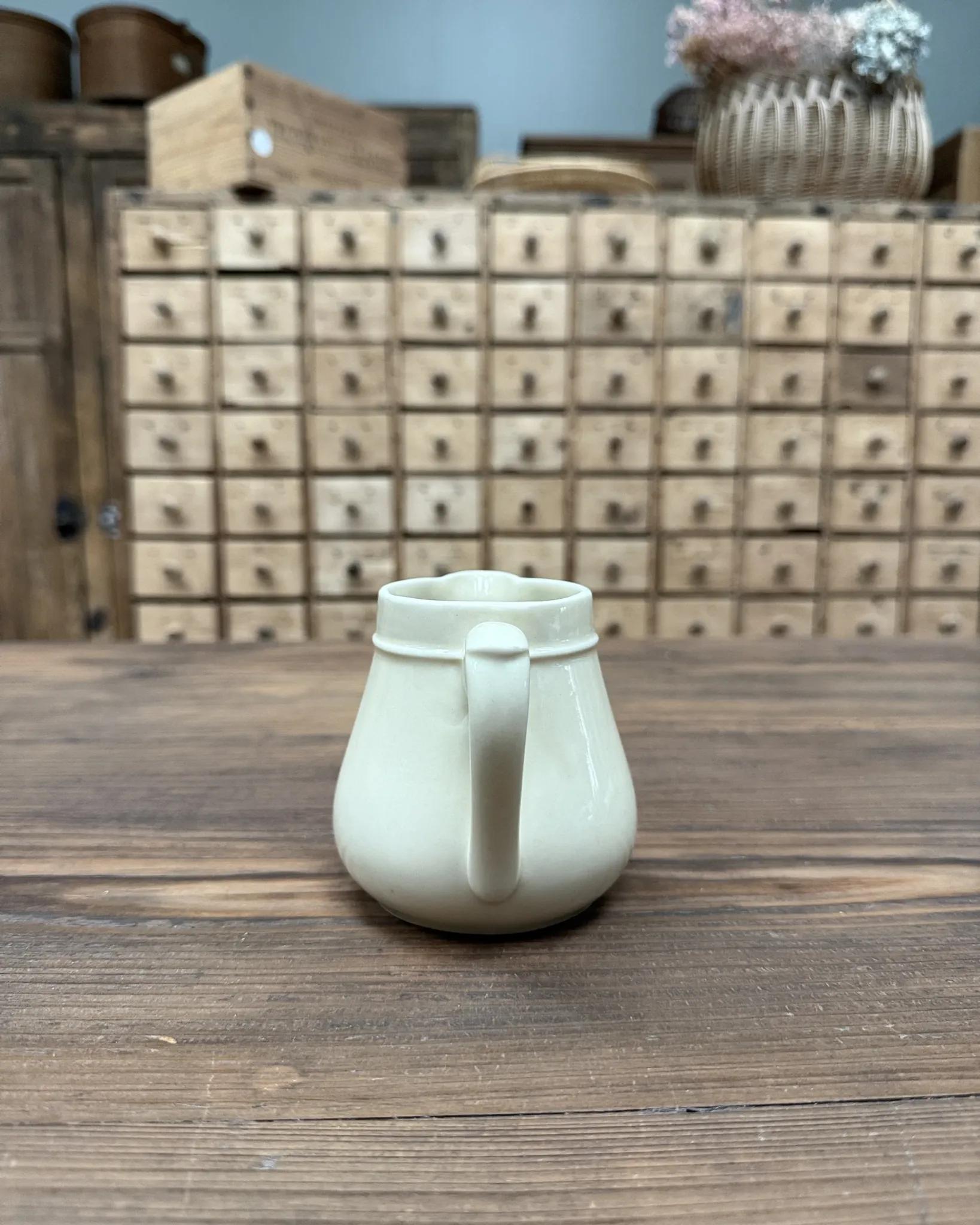 Petit pichet vintage jaune beurre
