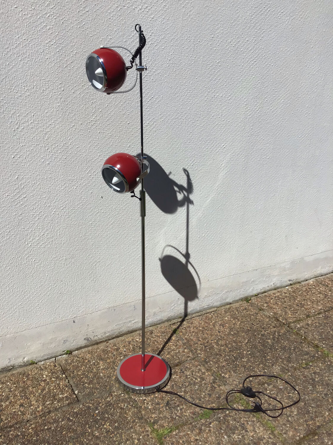 Eyeball floor lamp