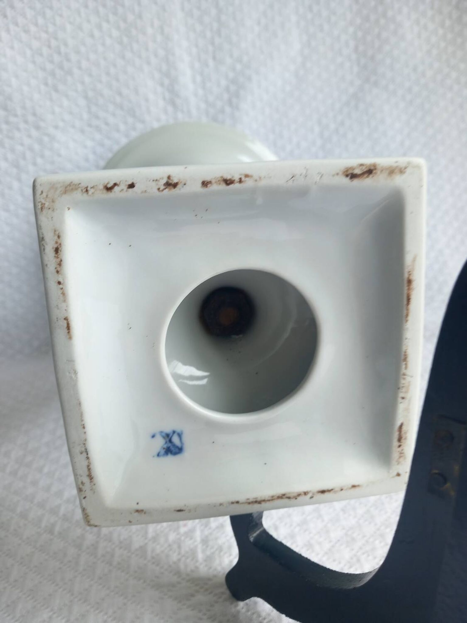 Ancien Vase Médicis en porcelaine blanche – style néoclassique –XIXᵉ