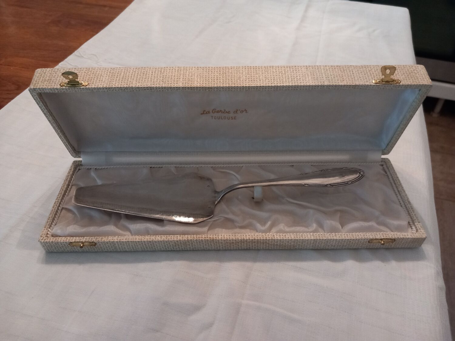 Pie shovel, silver metal