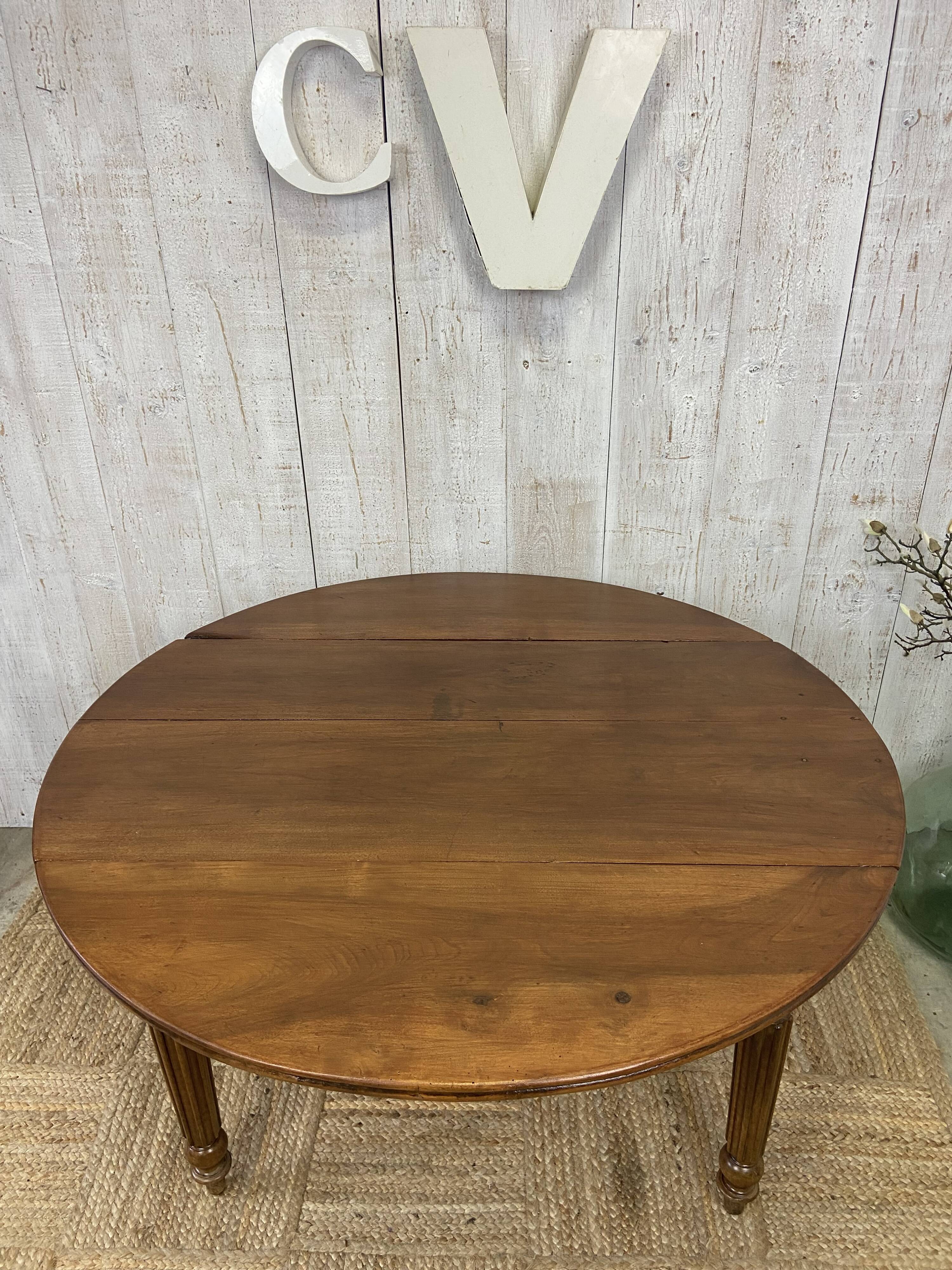 Country-style drop-leaf table