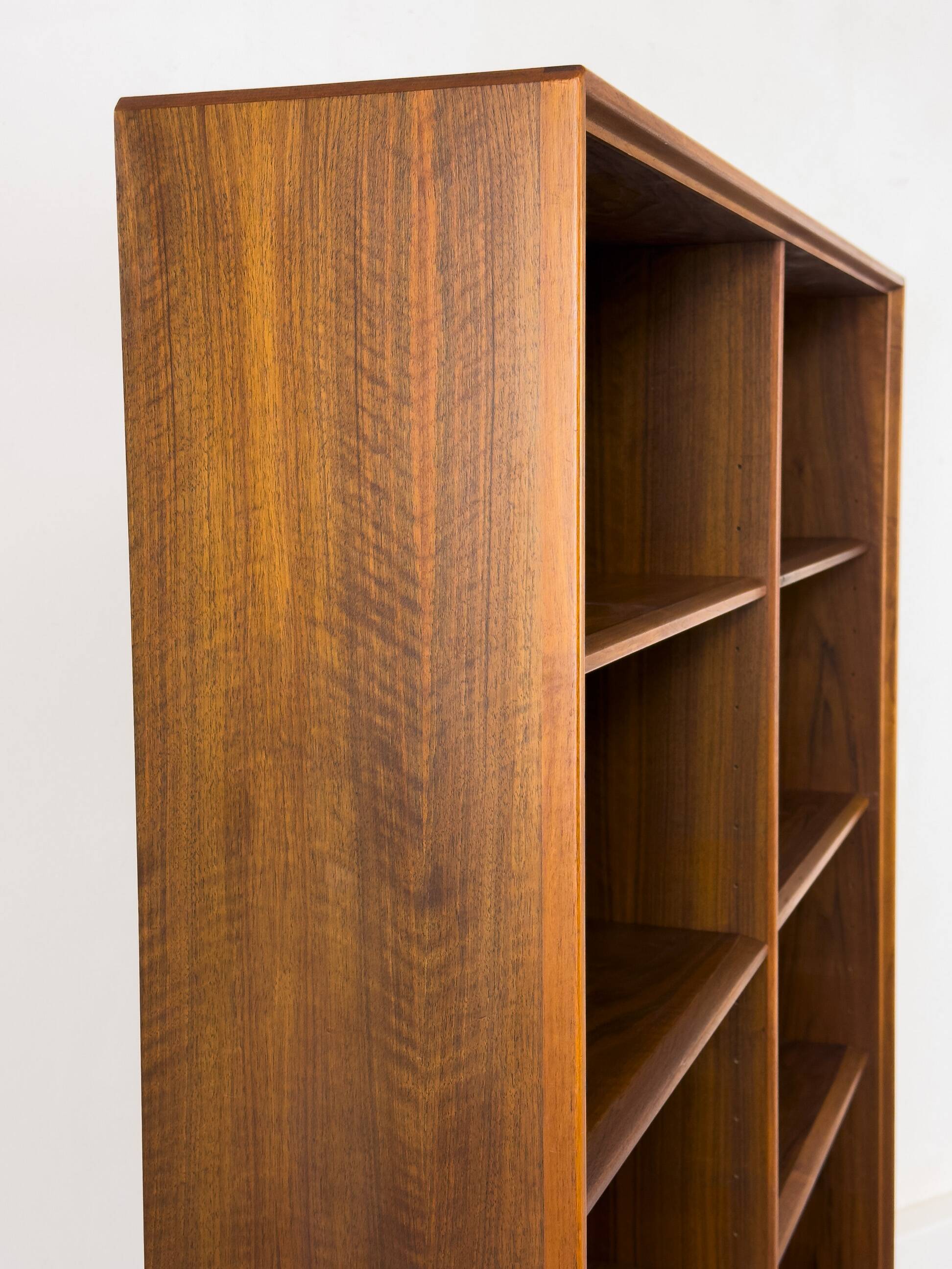 Grande Bibliothèque en Noyer par Bertil Fridhagen pour Bodafors, 1969