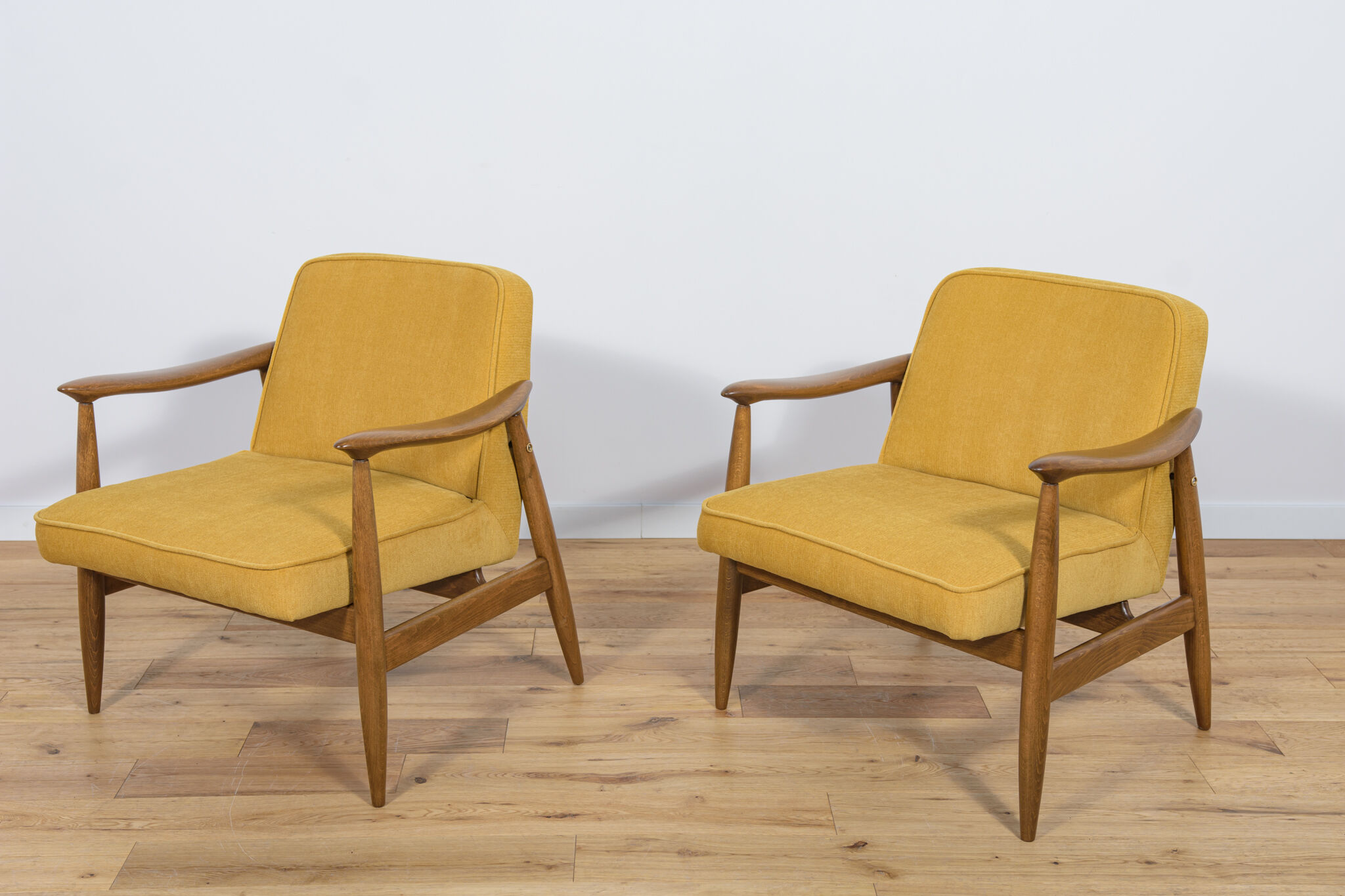 GFM-87 armchairs by Juliusz Kedziorek for Gościcińskie Furniture, 1960s, Set of 2