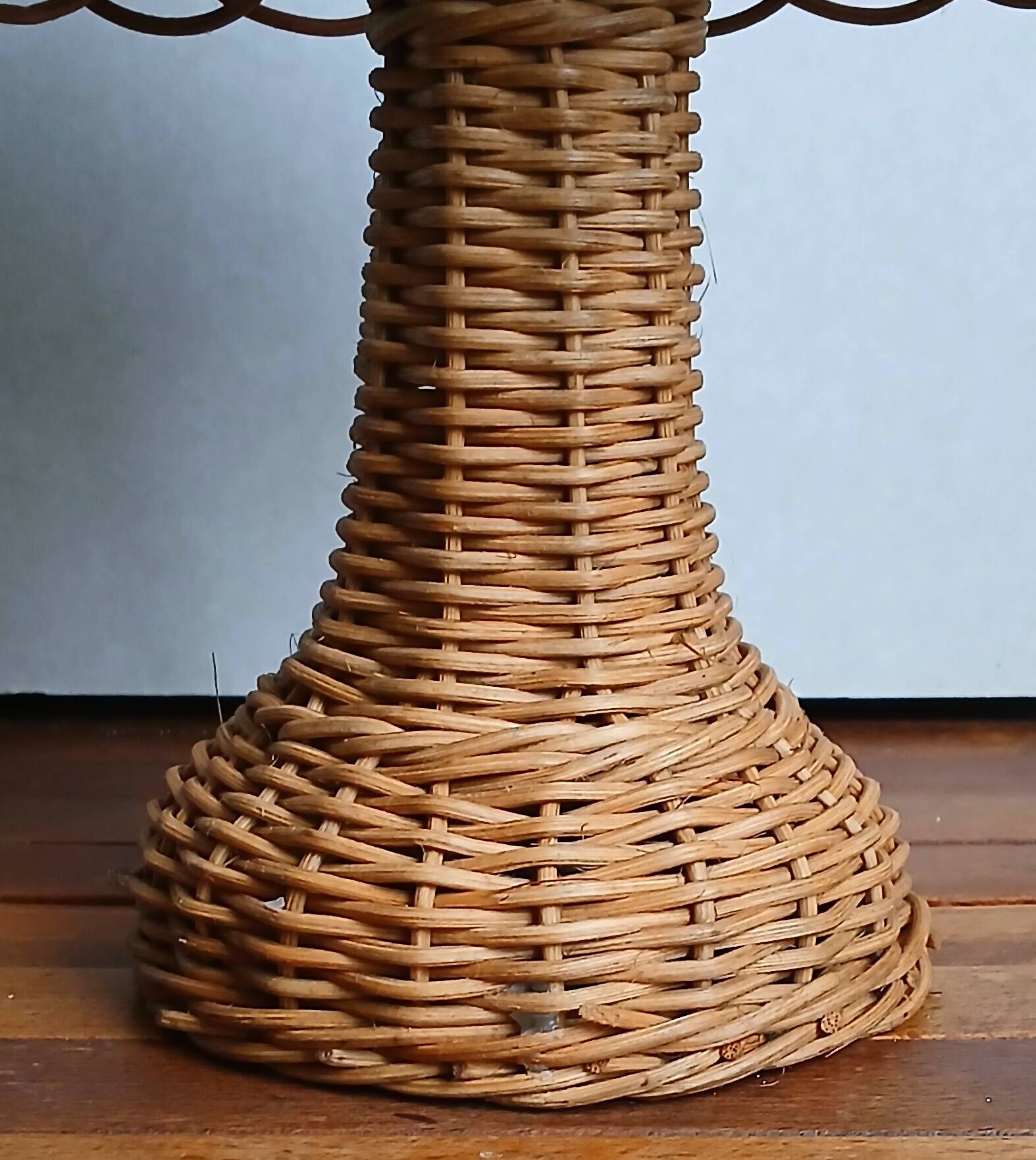 Lampe en rotin tressé & teinté vert céladon 1950