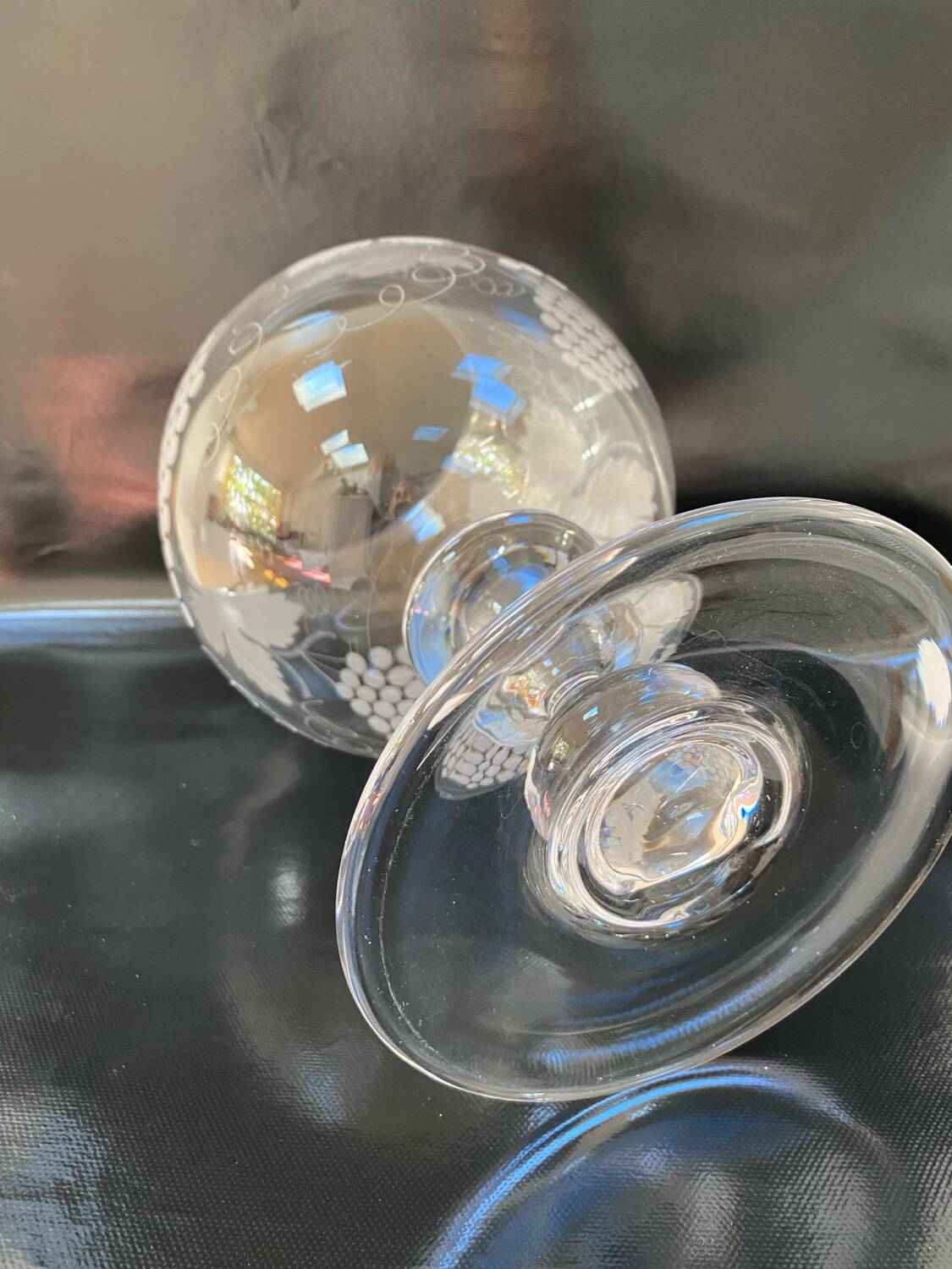 Large engraved grape crystal bowl St Hilaire