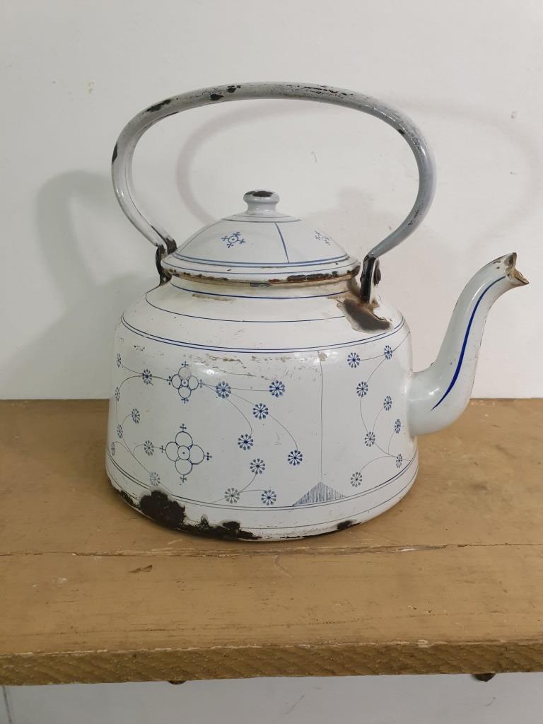 Antique enamelled kettle - Vintage kettle