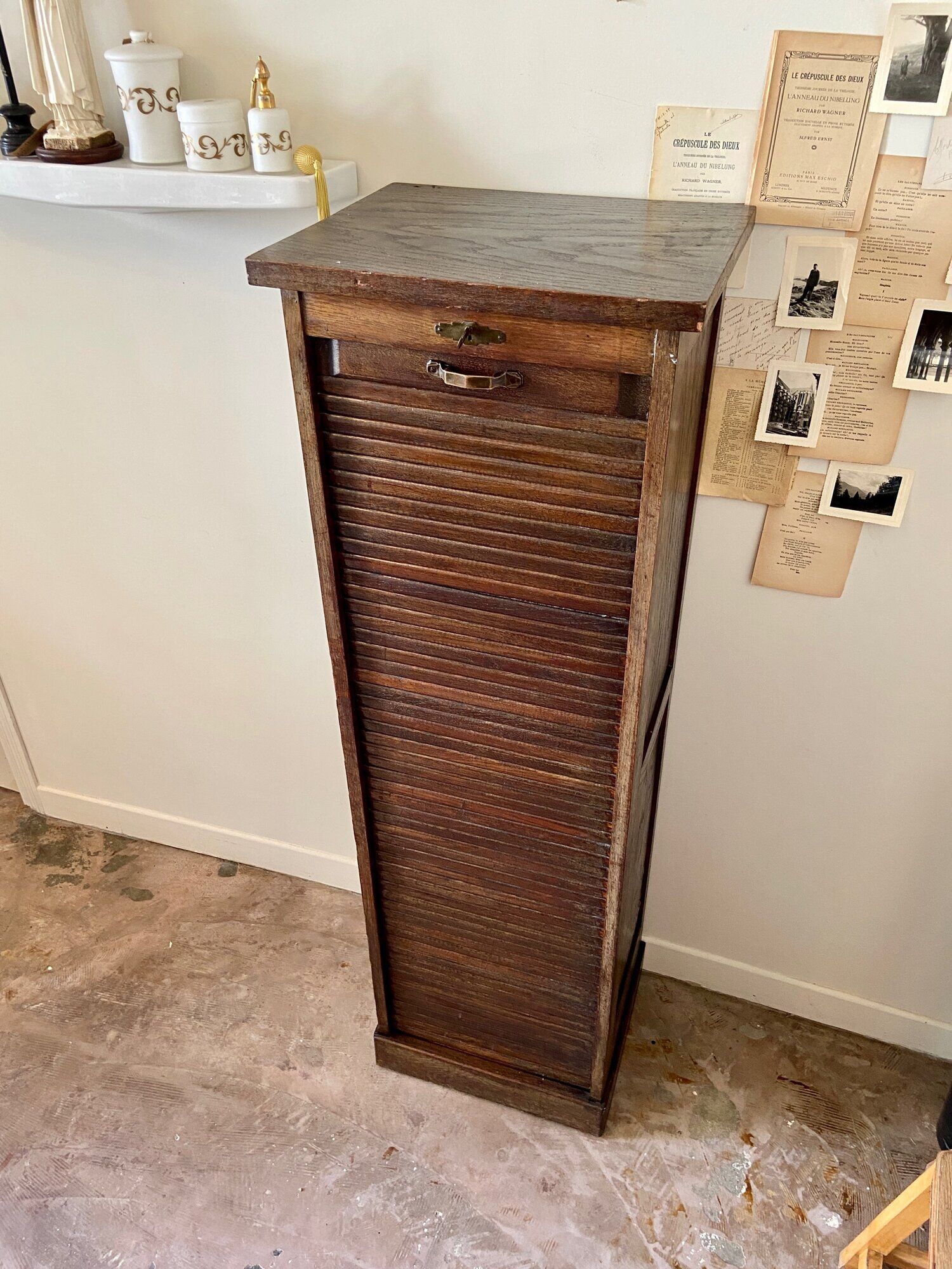 Curtain cabinet 1 column in dark wood