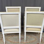 Fauteuils classiques Louis XVI. Bois massif.