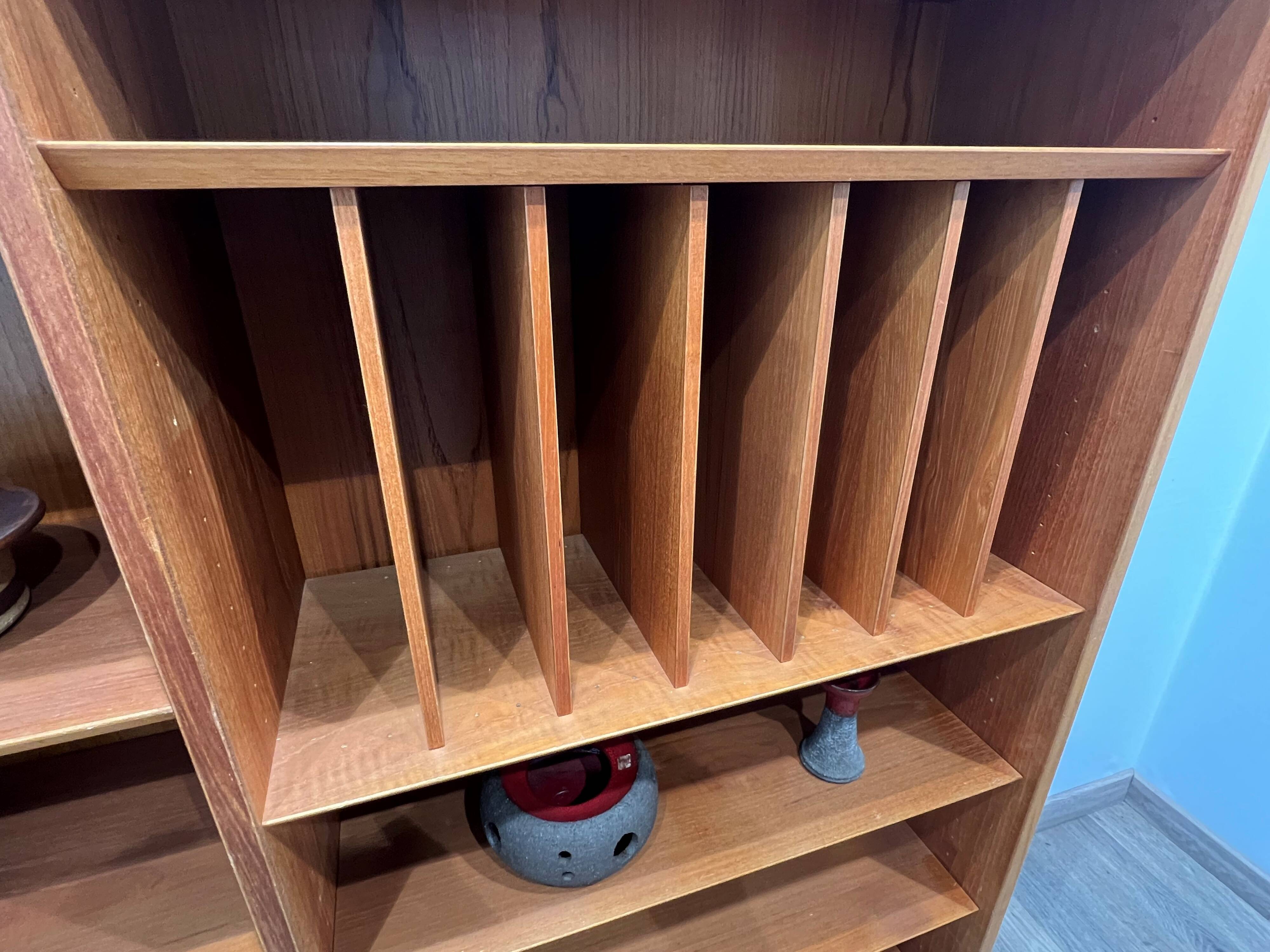Splendid Scandinavian bookshelf in teak from Denmark.