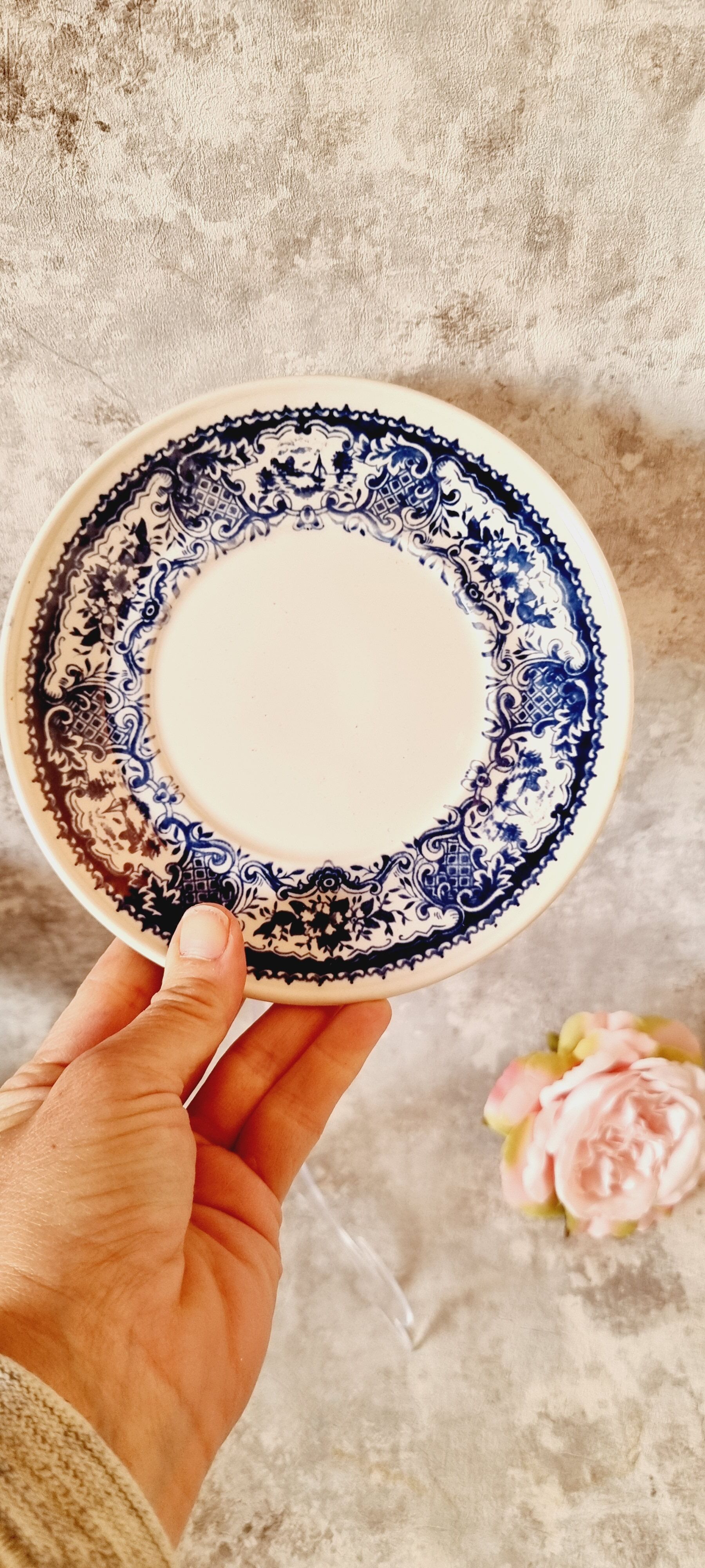 Set of 4 blue and white porcelain plates