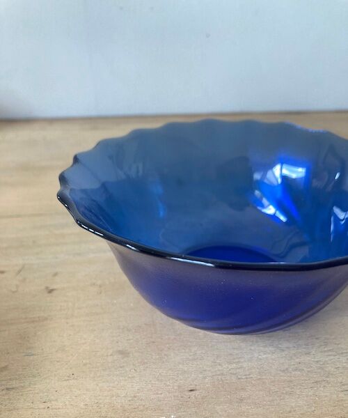 Arcoroc cup in blue glass