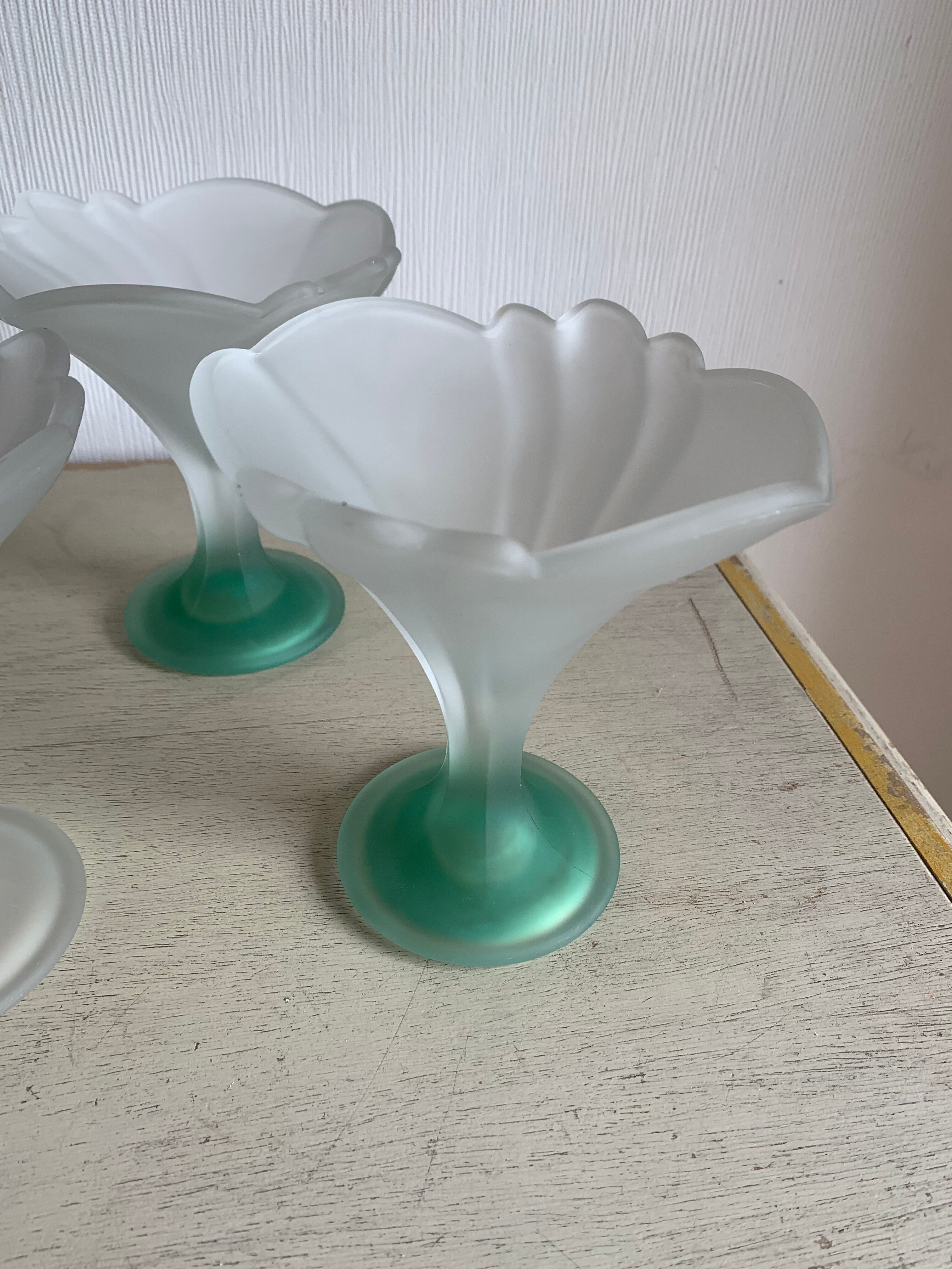 Set of 6 Art Deco dessert bowls in frosted glass with a gradient stem.