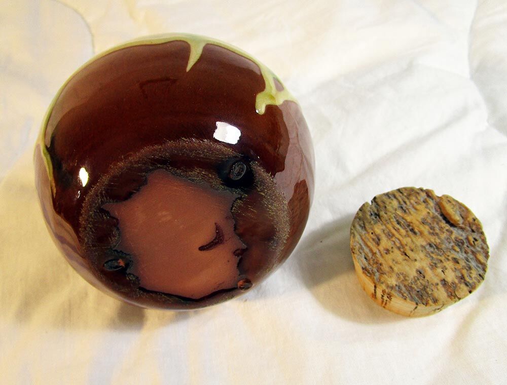 Ceramic pot for honey