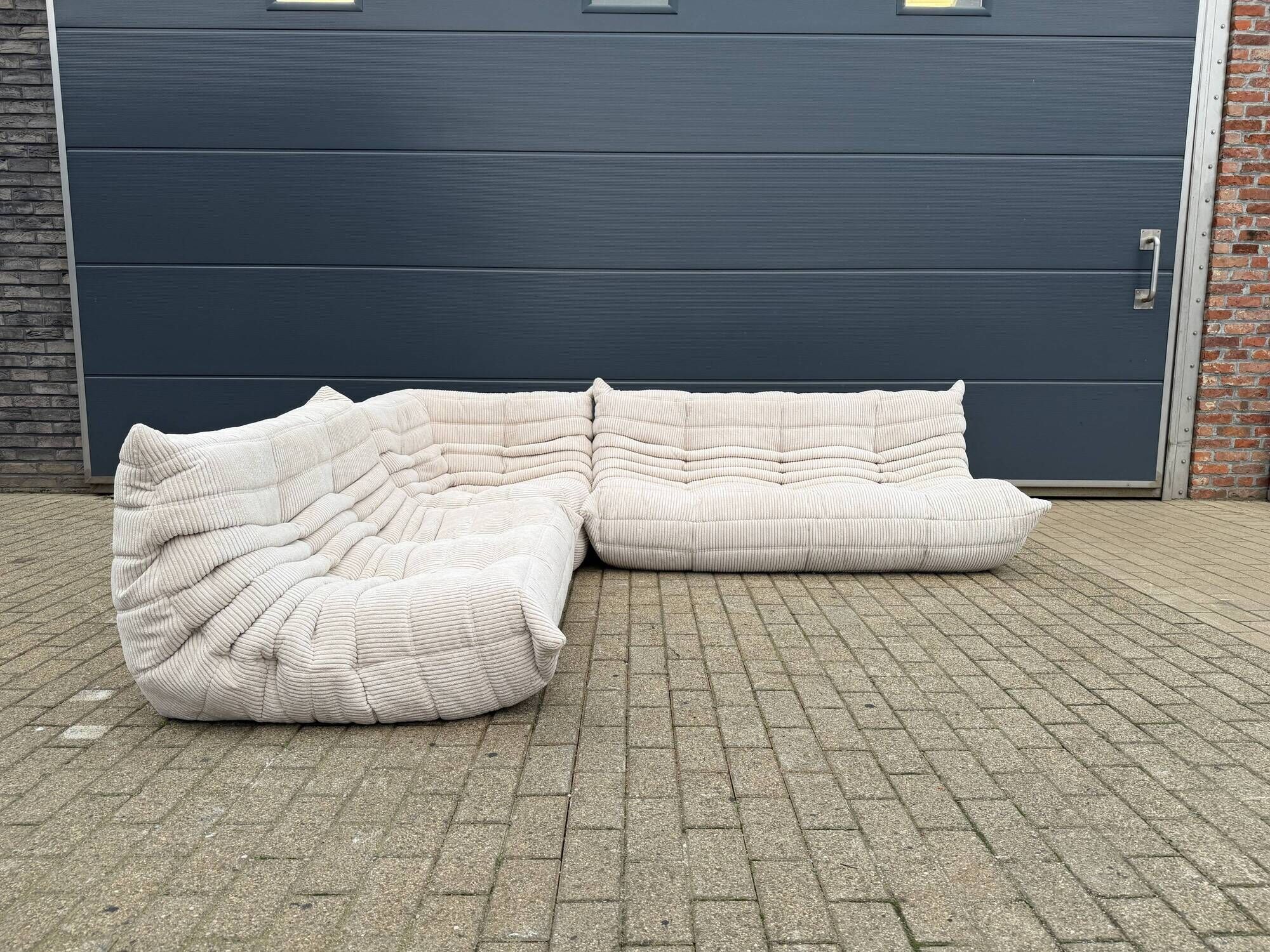 Original ligne roset togo set 3z, 2z + corner beige corduroy in new condition!!