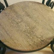Table basse Art Déco en fer forgé a plateau de marbre XX siècle