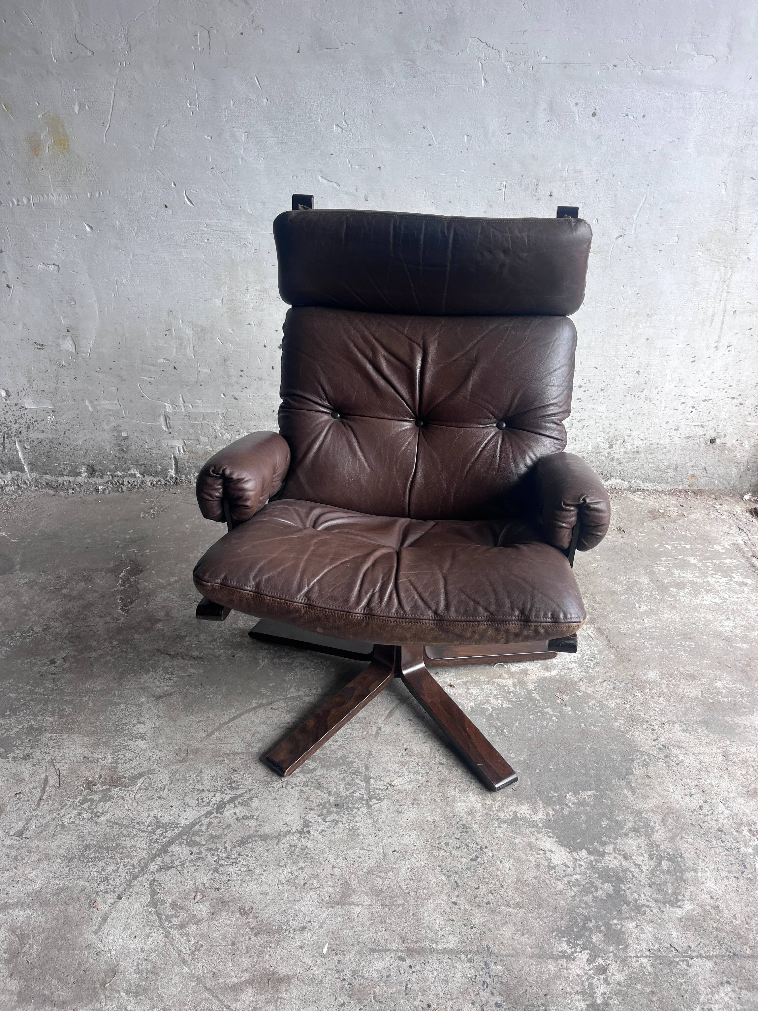 Vintage Scandinavian swivel lounge chair in leather, 1970s