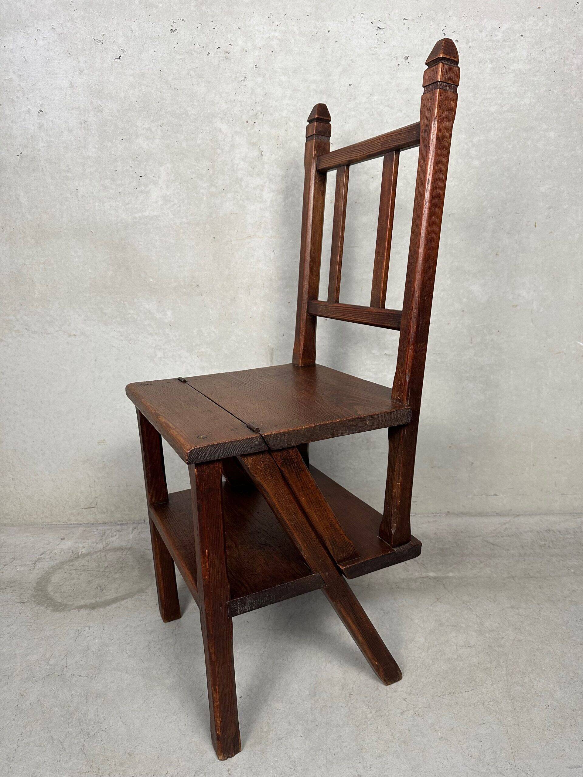 Échelle / chaise de bibliothèque antique