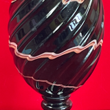 Vase sur pied douche signé Maure Vieil signé VM en pâte de verre noir 22 cm
