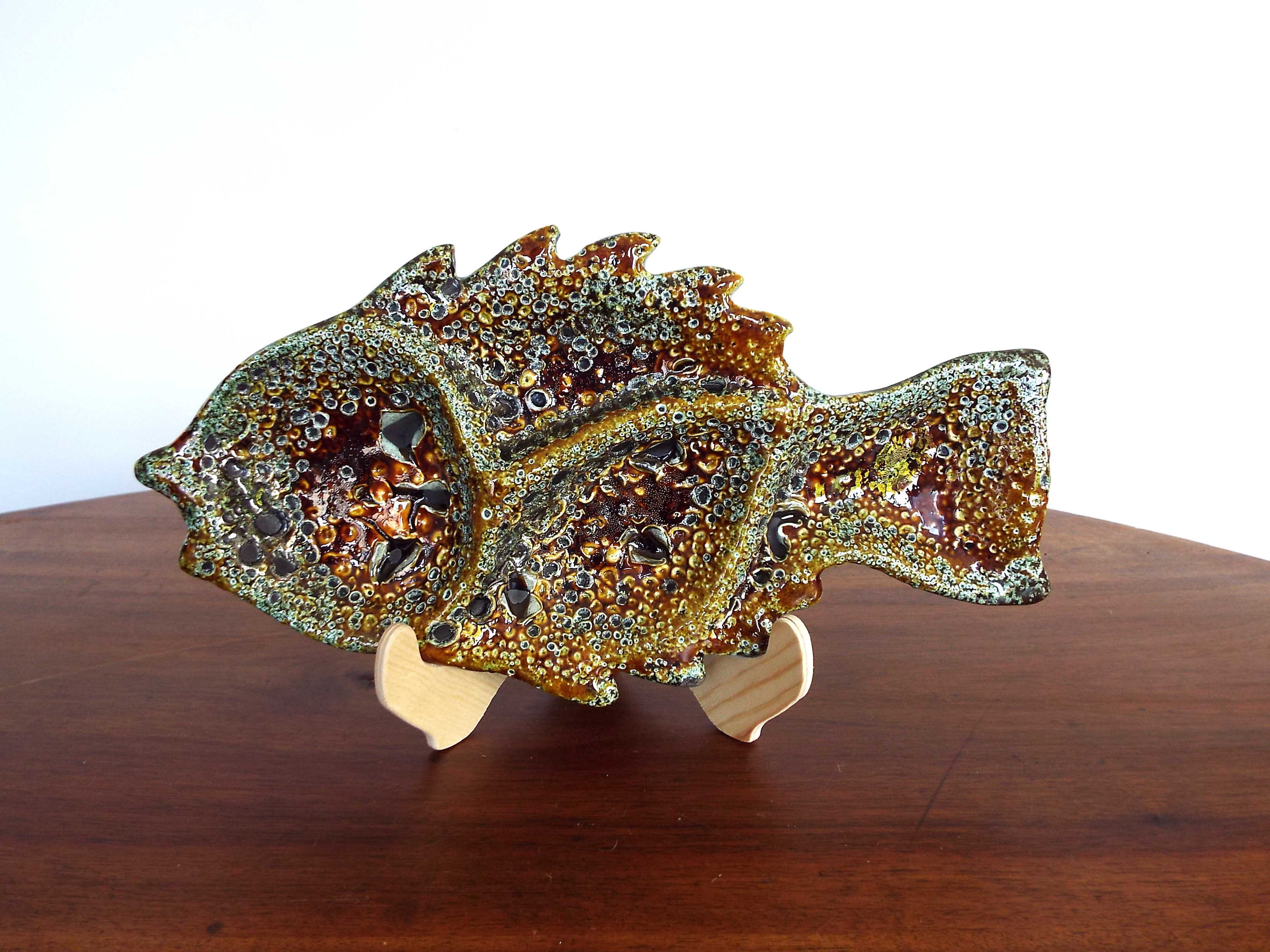 Aperitif dish with fish-shaped compartments