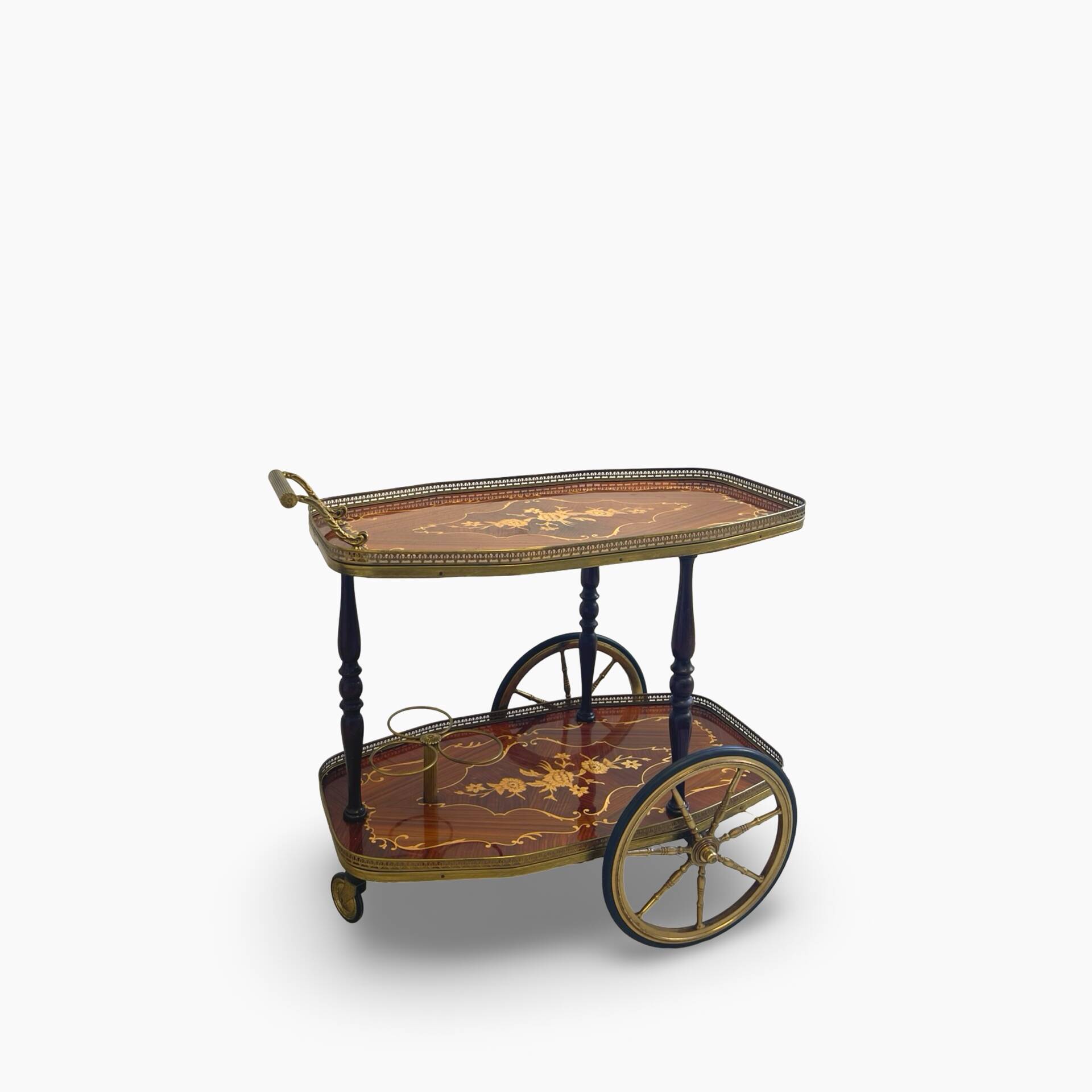 Chariot de bar en marqueterie de style Hollywood Regency italien présente des motifs floraux complexes.
