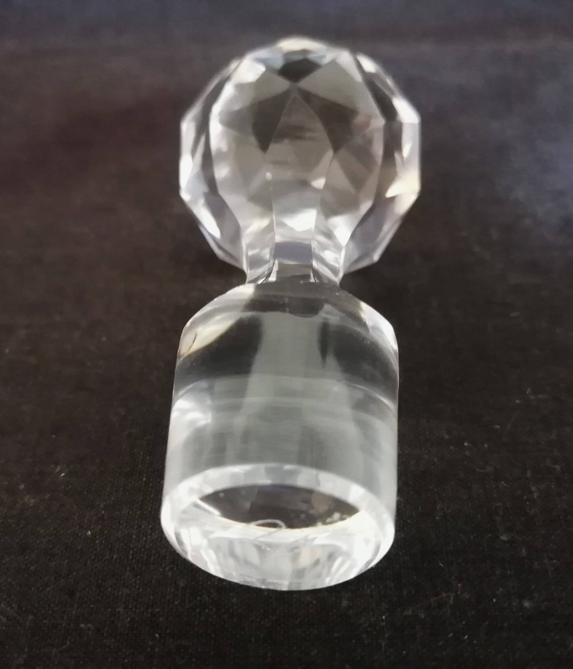 9 crystal white wine glasses from St. Louis model Cléo and their decanter.