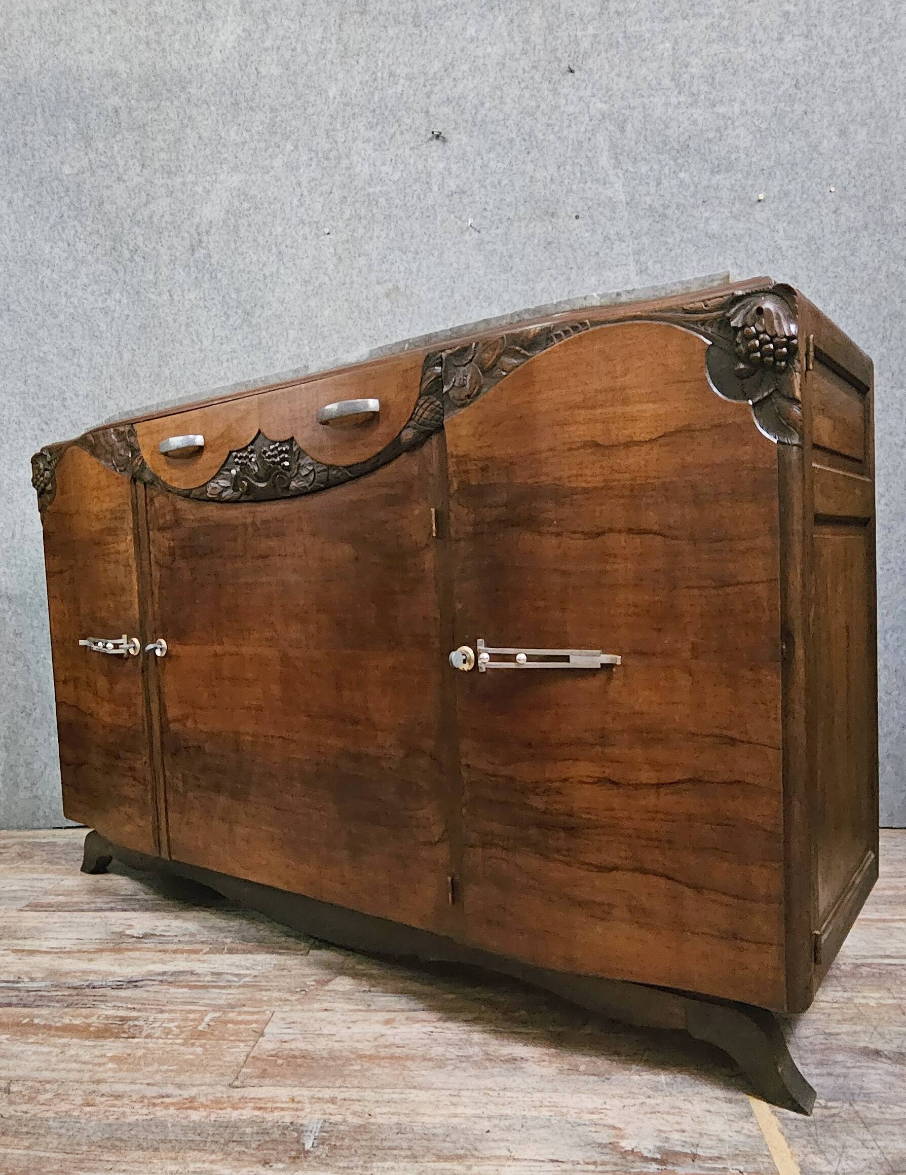 Sideboard in a row, Art Deco period, in mahogany.