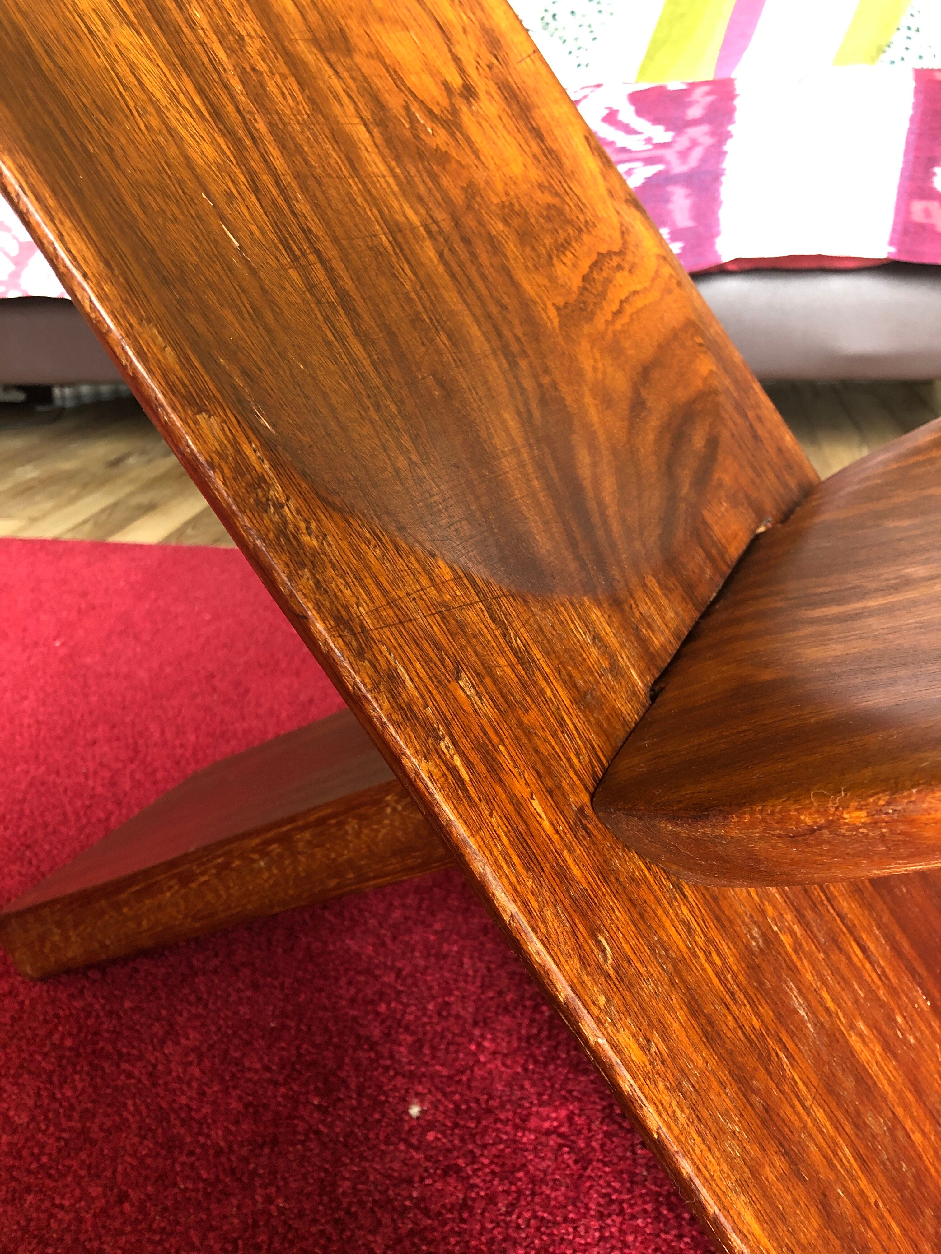 Fauteuil à palabre en bois d'irokonon sculpté