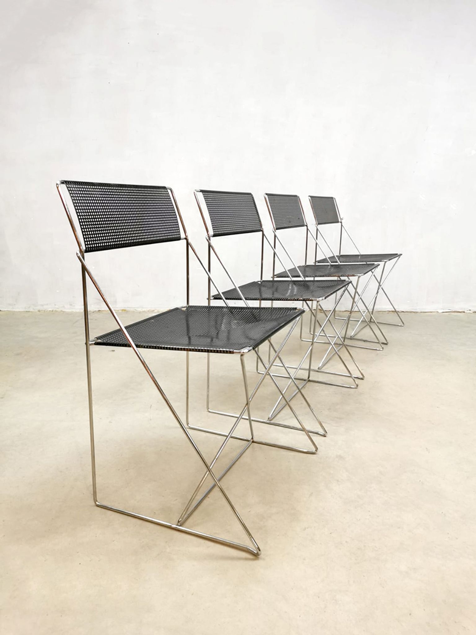 Chaises de salle à manger empilables vintage