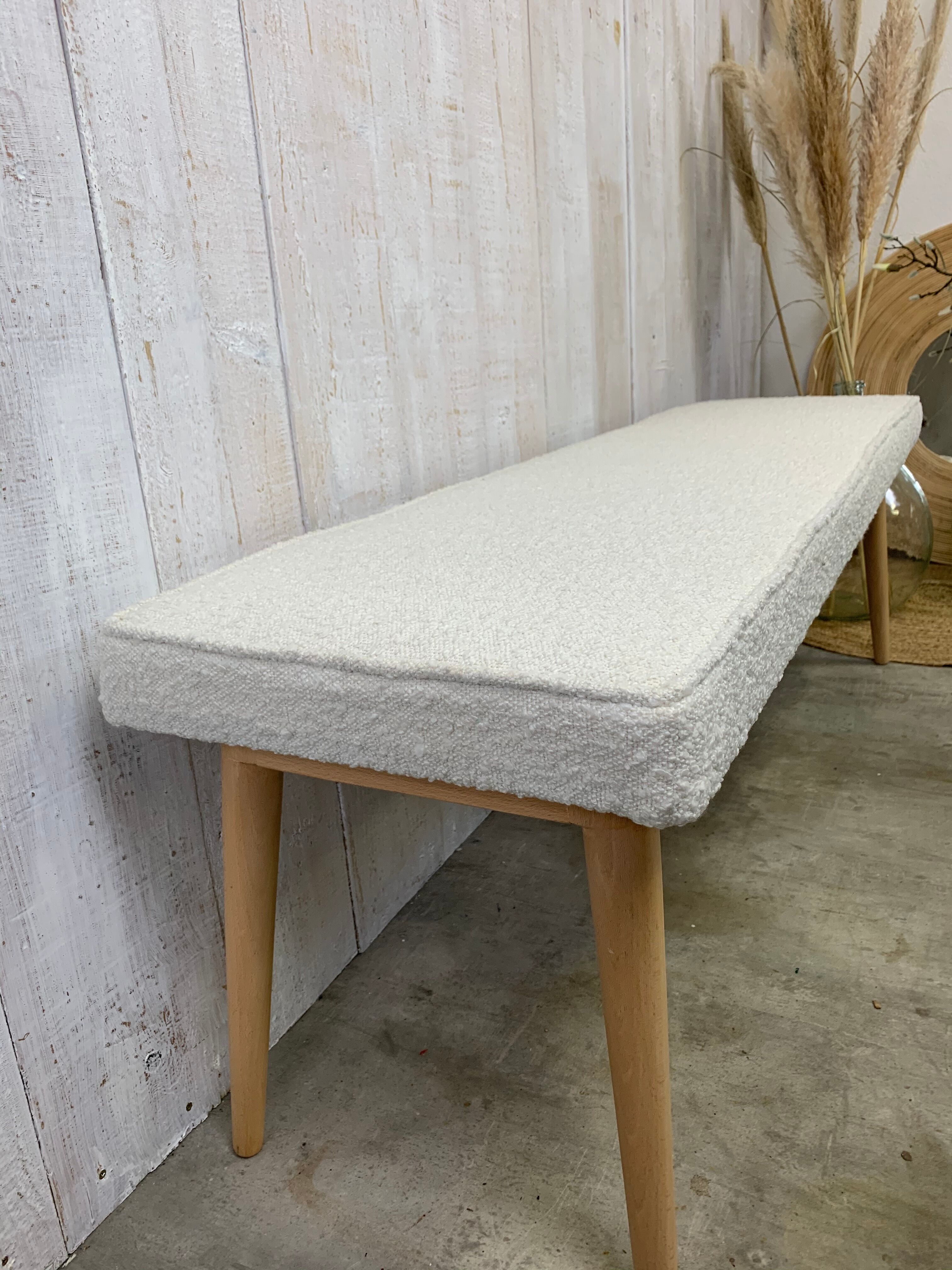 Scandinavian-line bench