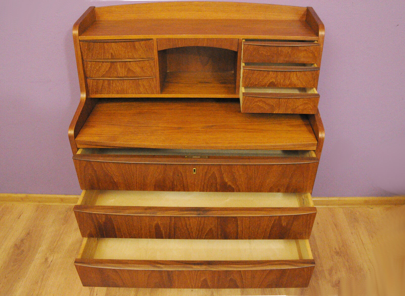 Vintage dressing table
