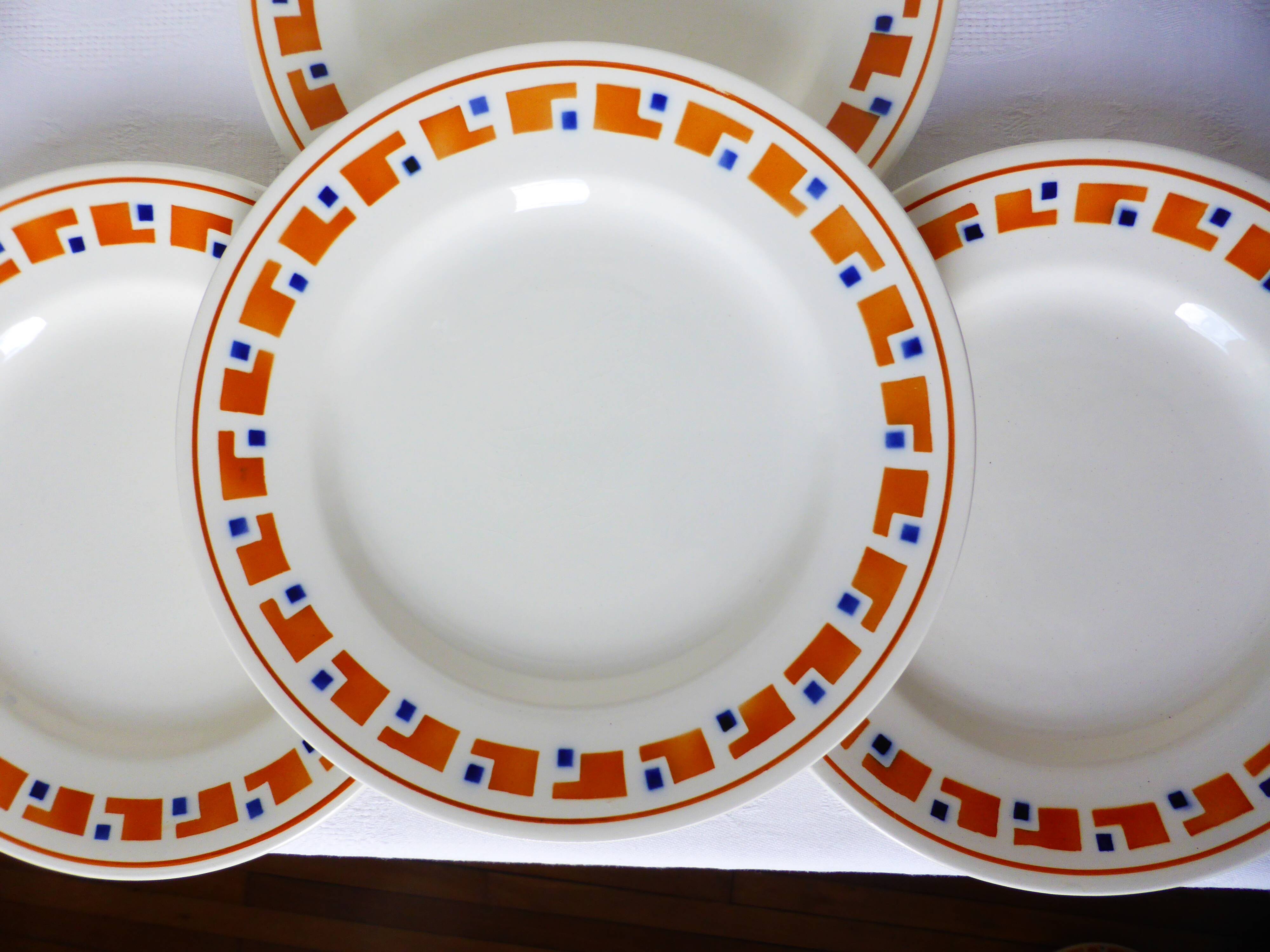 4 assiettes plates en terre de fer des Salins modèle Lucette 210802
