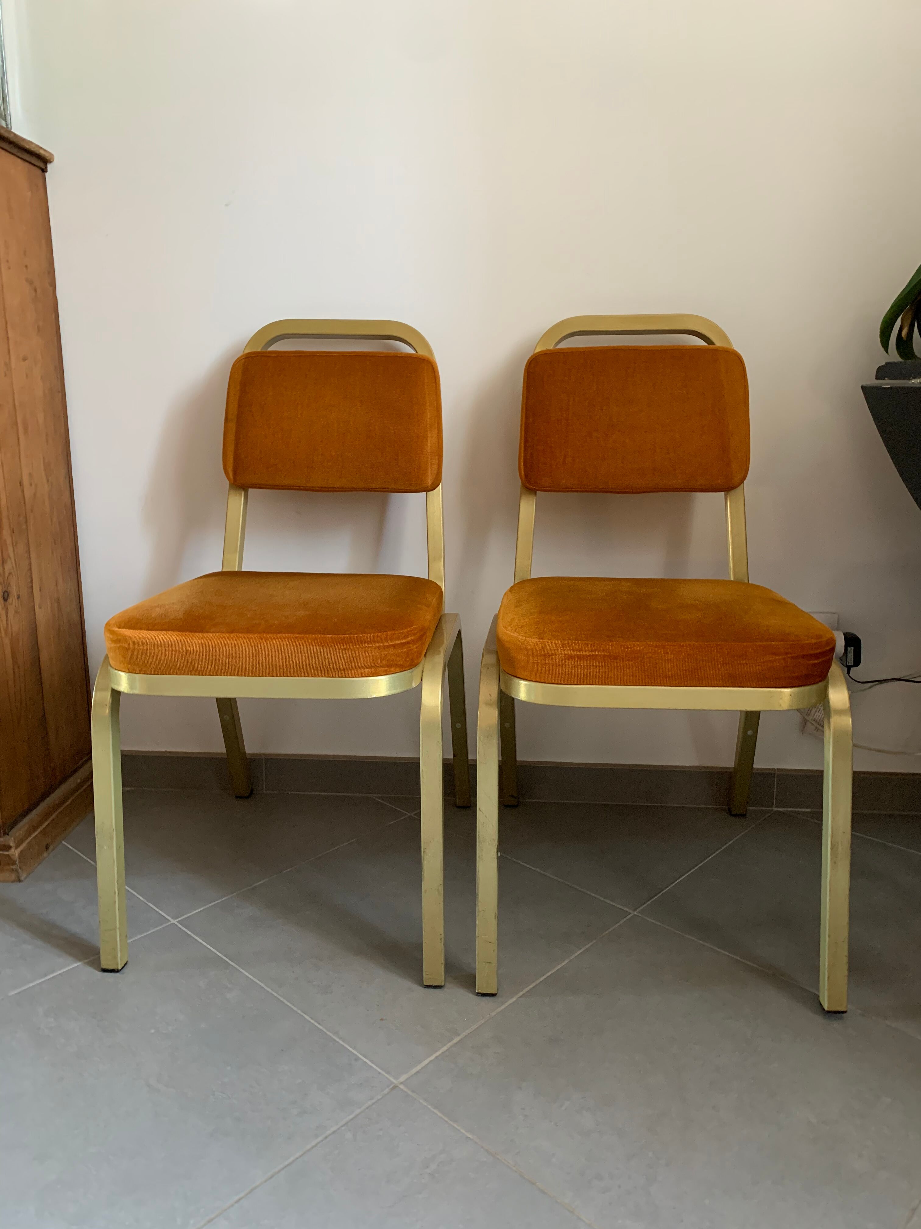 Pair of vintage chairs 70s